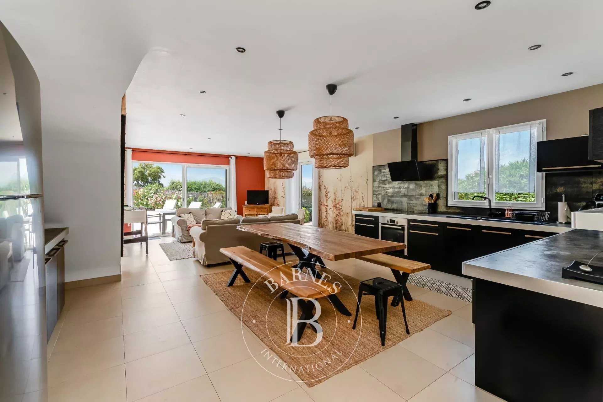Cogolin  - Villa 5 Bedrooms