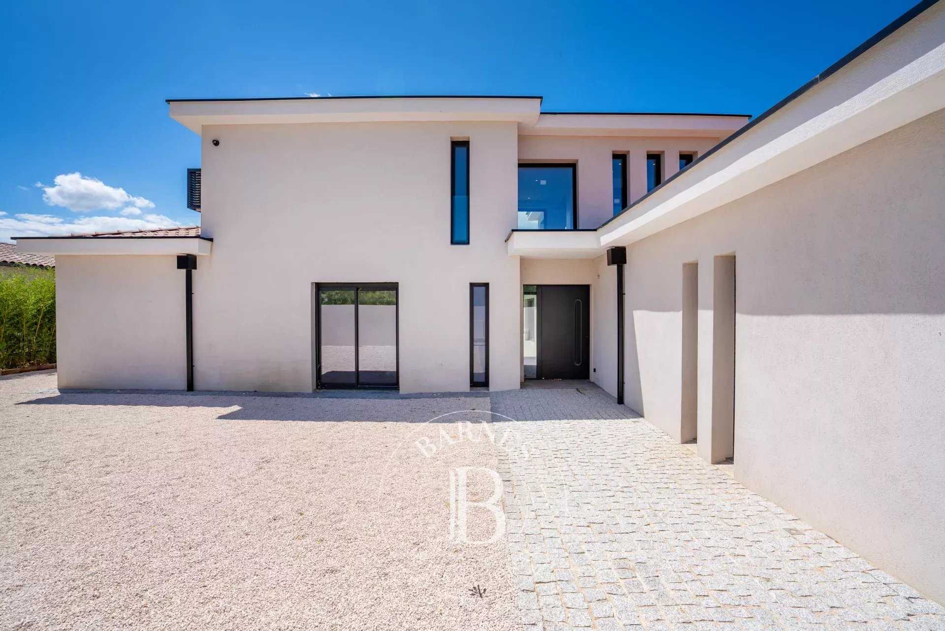 Grimaud  - Maison 6 Pièces 4 Chambres