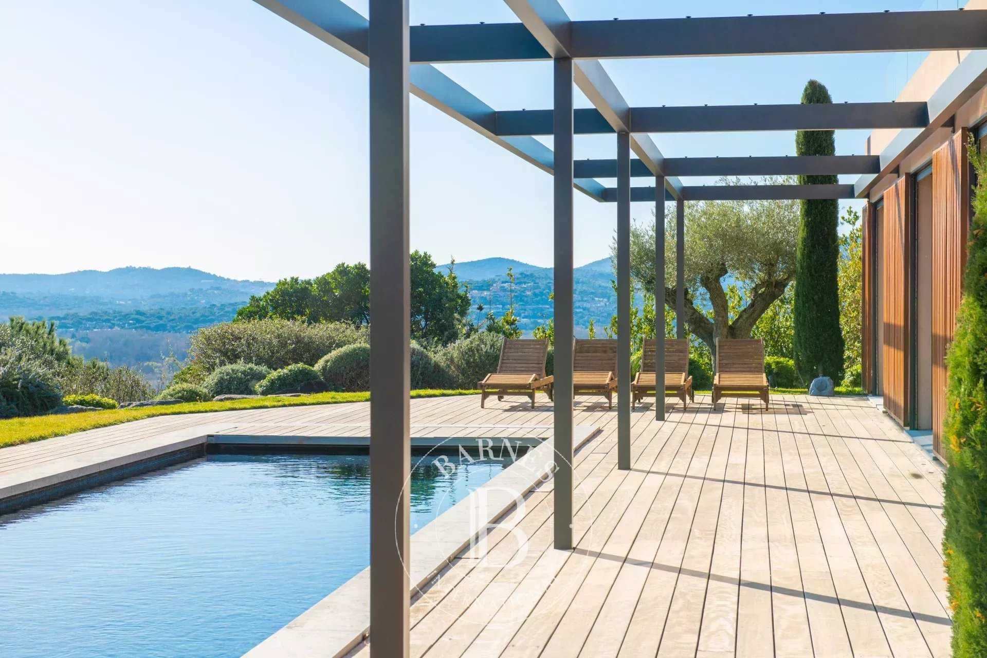 Grimaud  - Villa 9 Pièces 5 Chambres