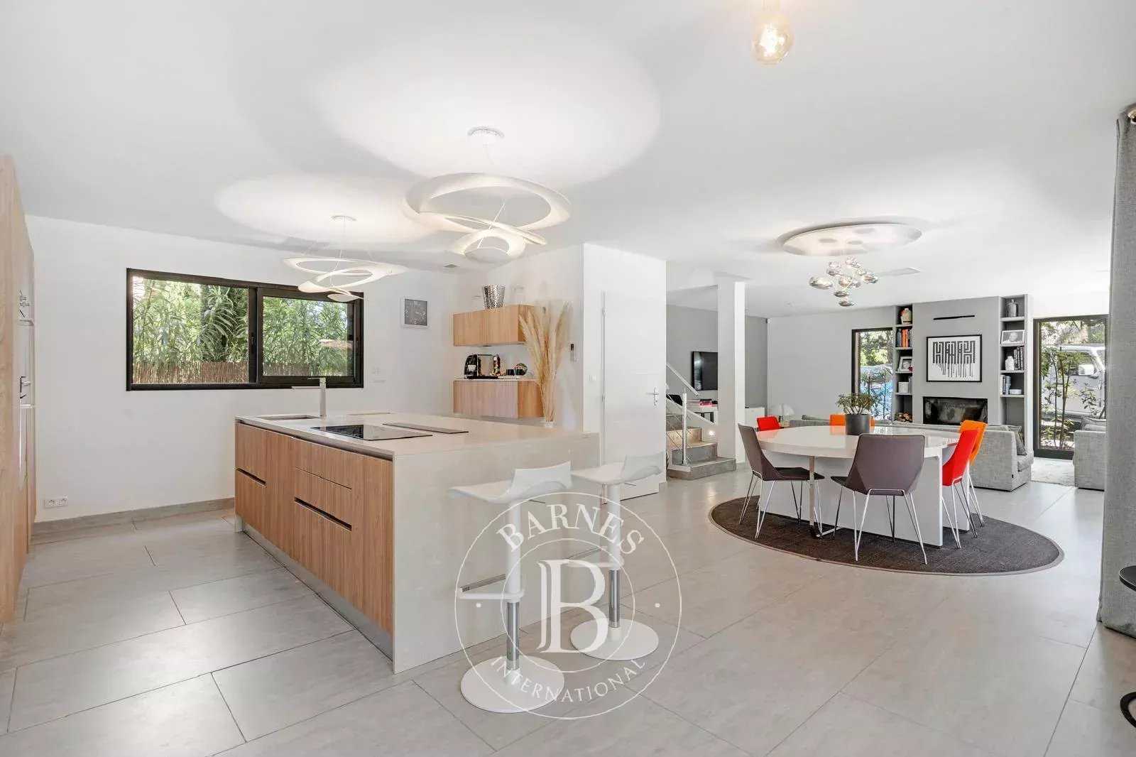 Saint-Tropez  - Maison 6 Pi&egrave;ces 5 Chambres