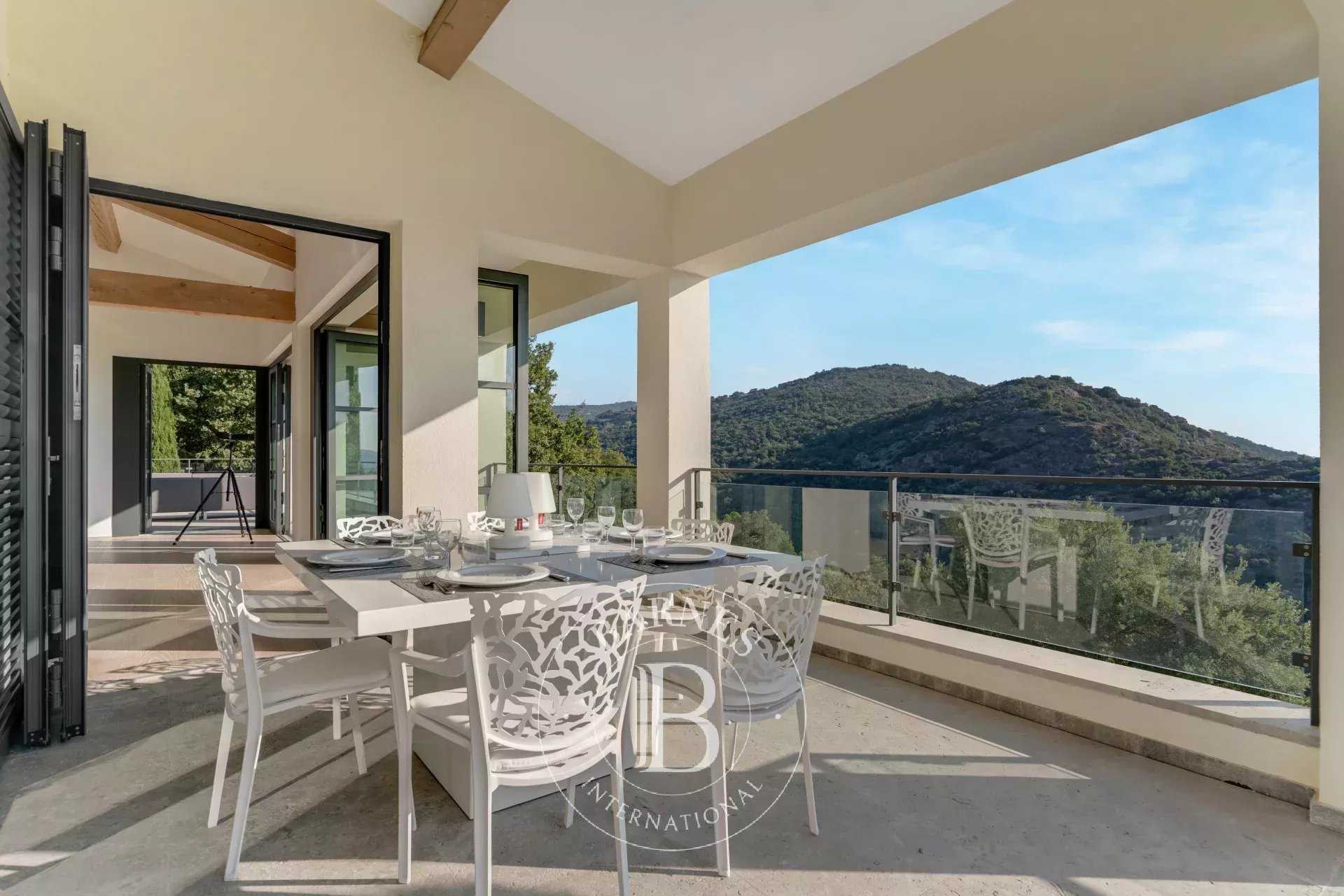 Grimaud  - Maison 7 Pi&egrave;ces 6 Chambres