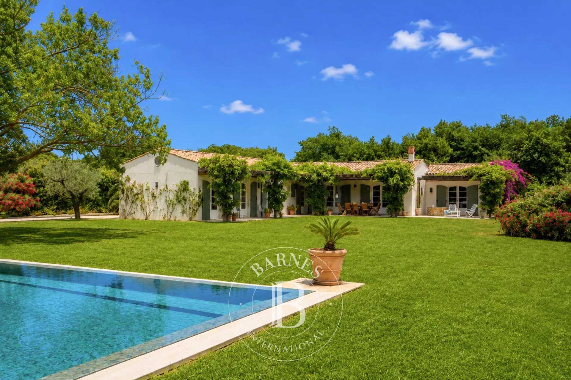 RAMATUELLE - 4-BEDROOM VILLA - SWIMMING POOL - WALKING DISTANCE TO THE BEACHES picture 20