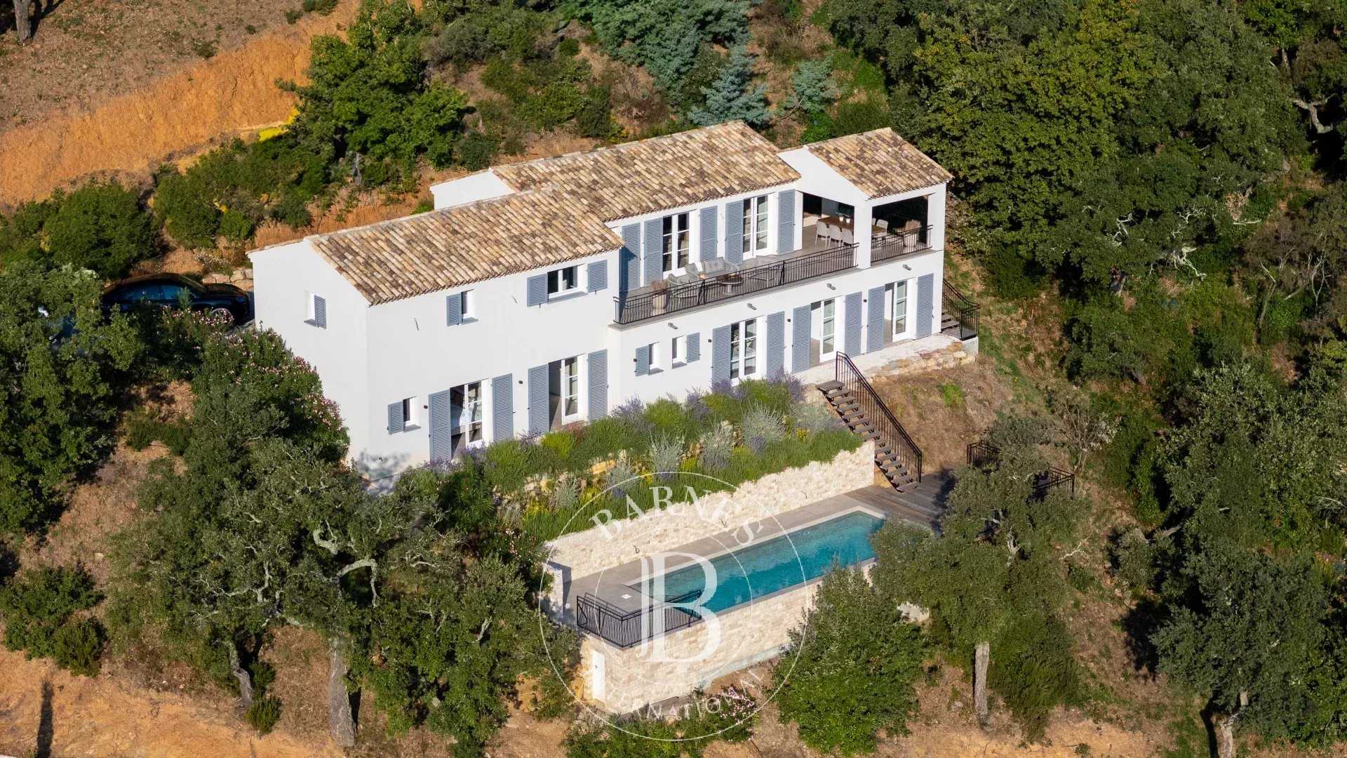 Grimaud  - Maison 7 Pièces 5 Chambres