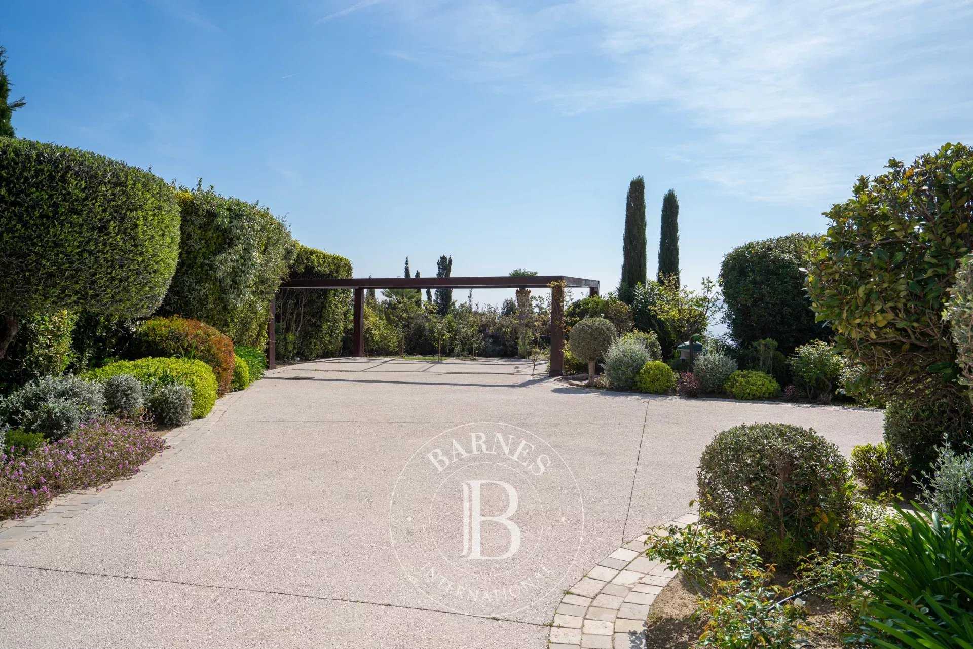 Grimaud  - Villa 9 Pièces 5 Chambres