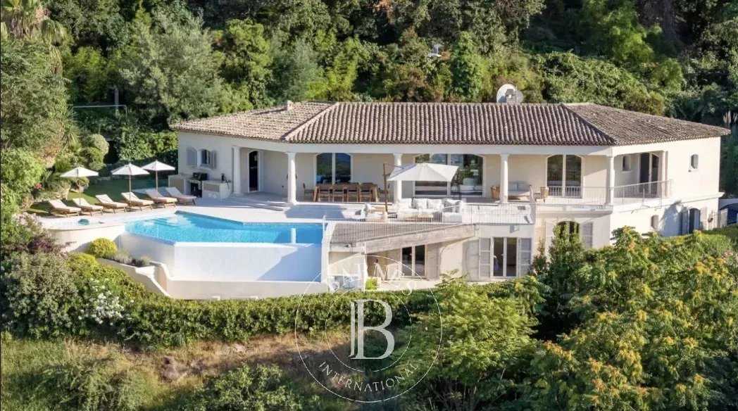 GASSIN - 6 BEDROOM VILLA - PANORAMIC SEA VIEW picture 20