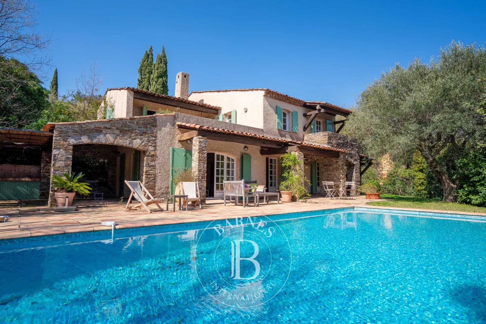 Grimaud  - Maison 8 Pi&egrave;ces 6 Chambres