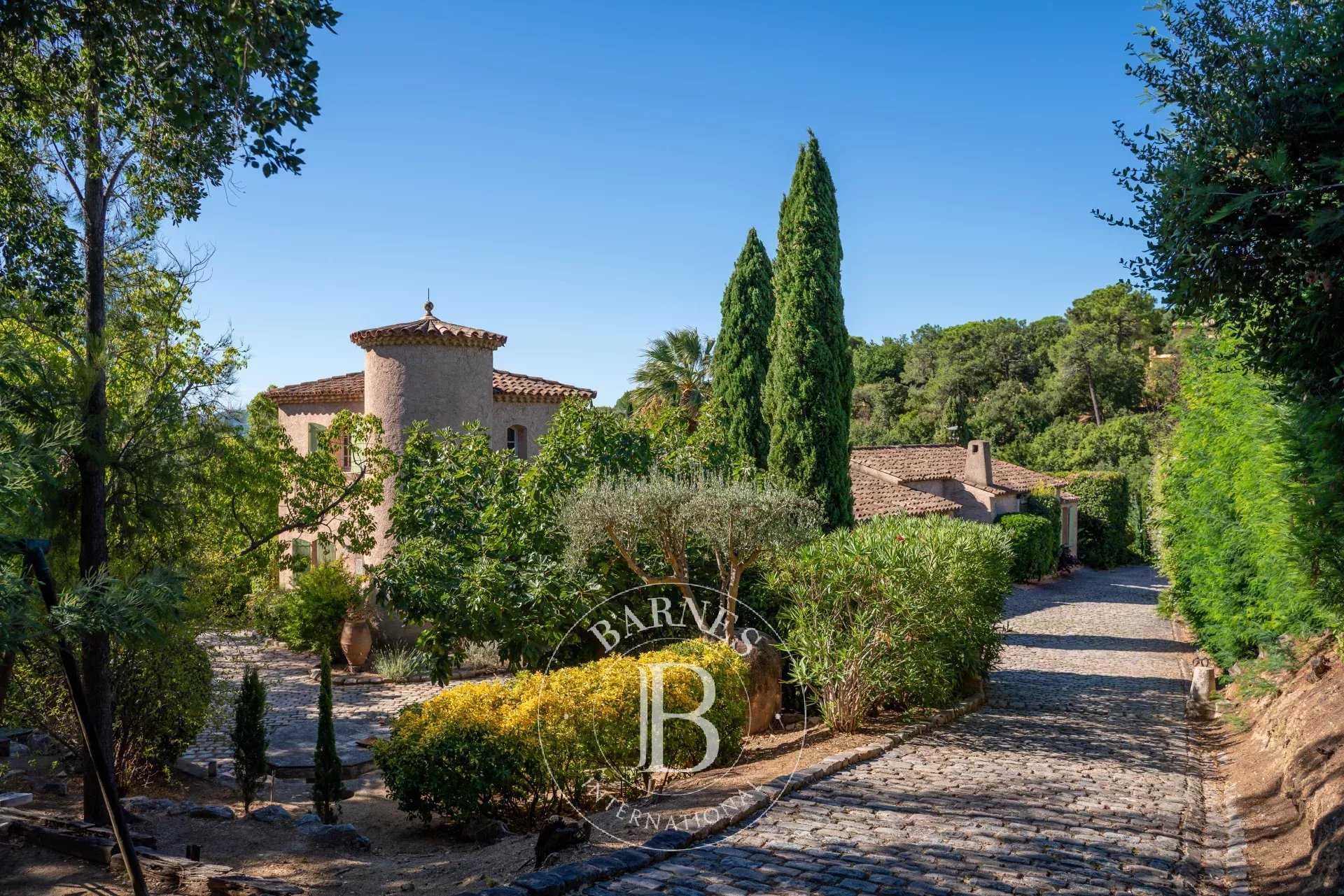 Grimaud  - Maison 8 Pièces 6 Chambres