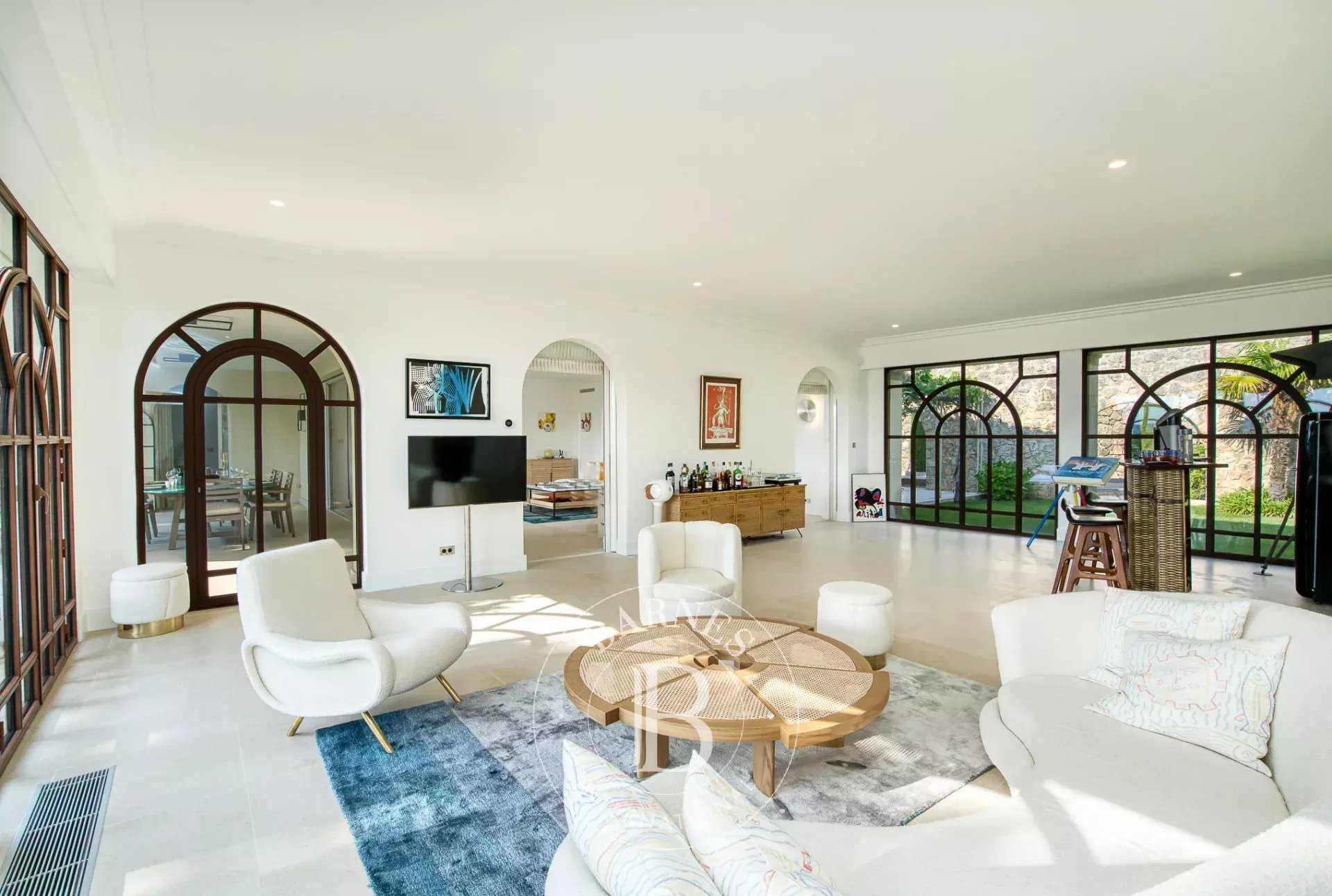 Villa Saint-Tropez  -  ref 82631002 (picture 1)