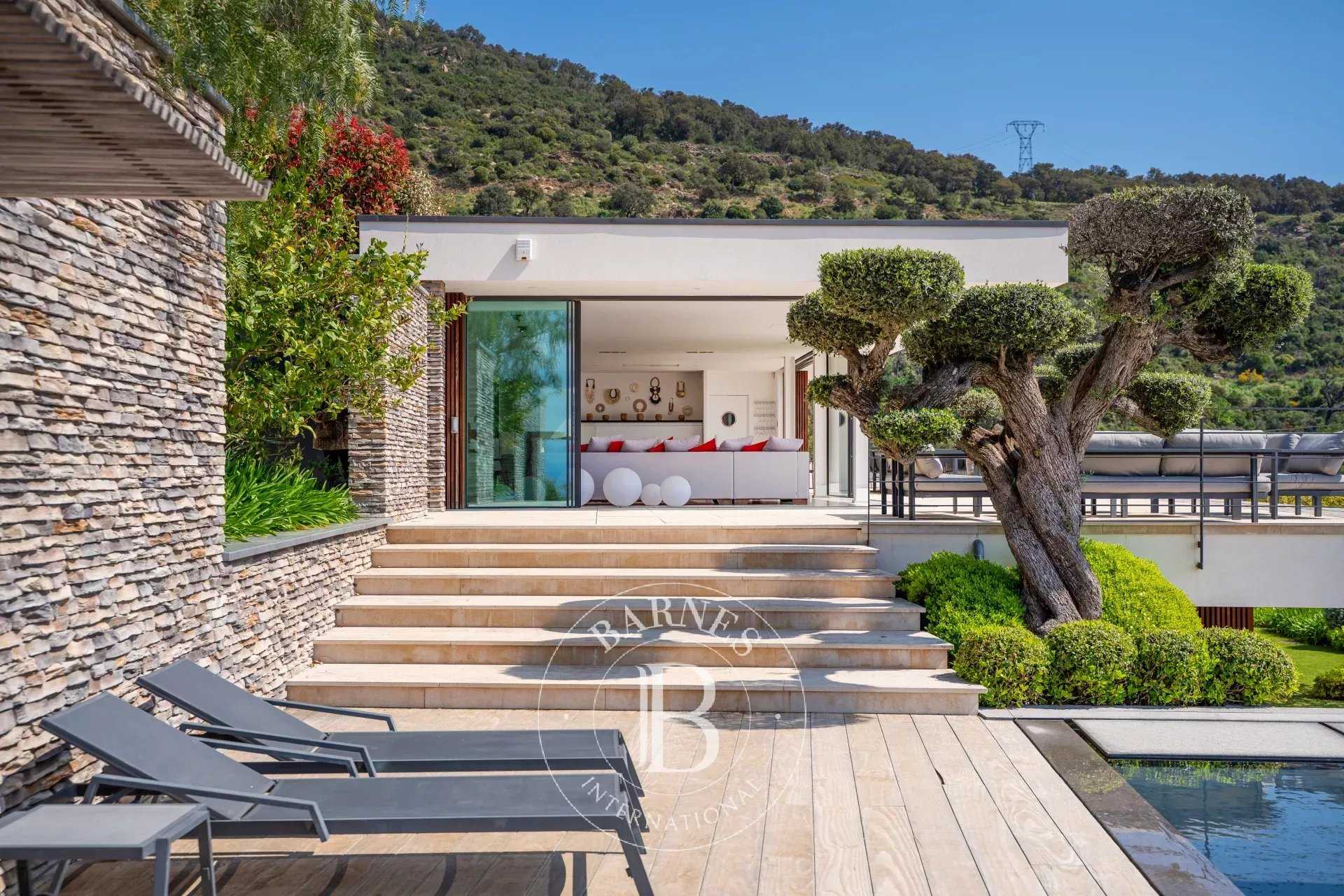 Villa Grimaud  -  ref 85614406 (picture 1)