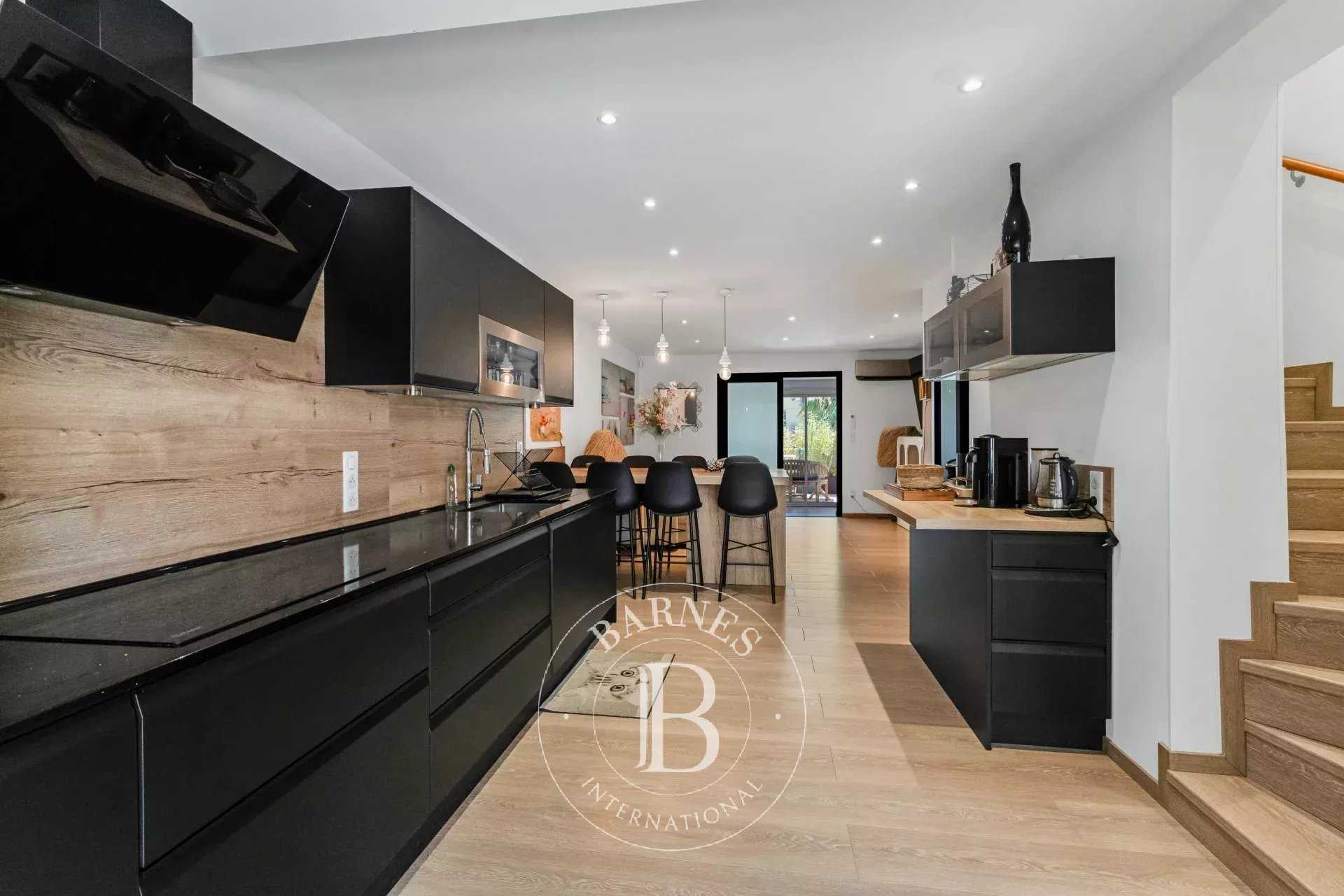 Appartement Grimaud  -  ref 86069379 (picture 2)