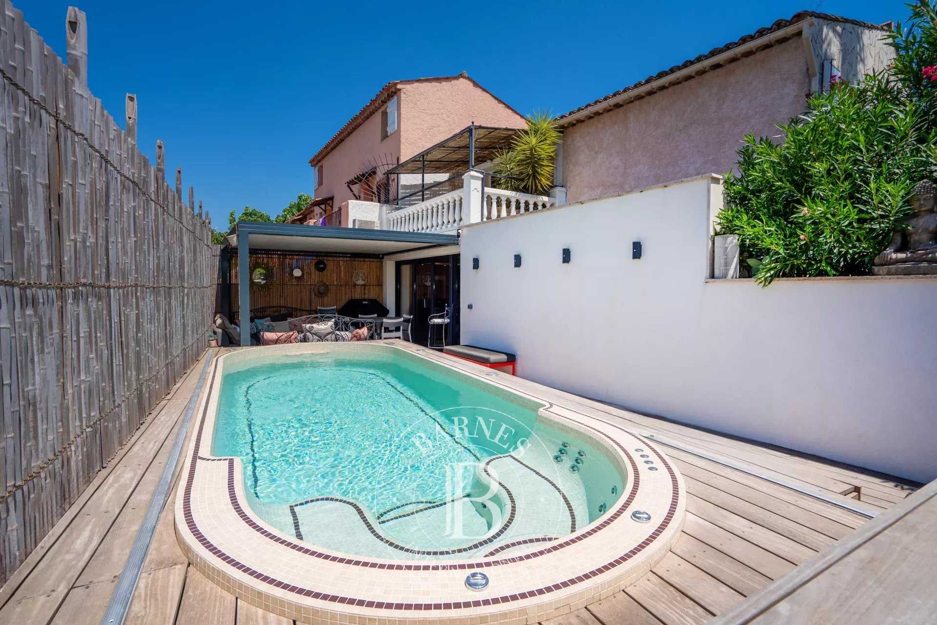 Apartment Grimaud  -  ref 86069379 (picture 1)