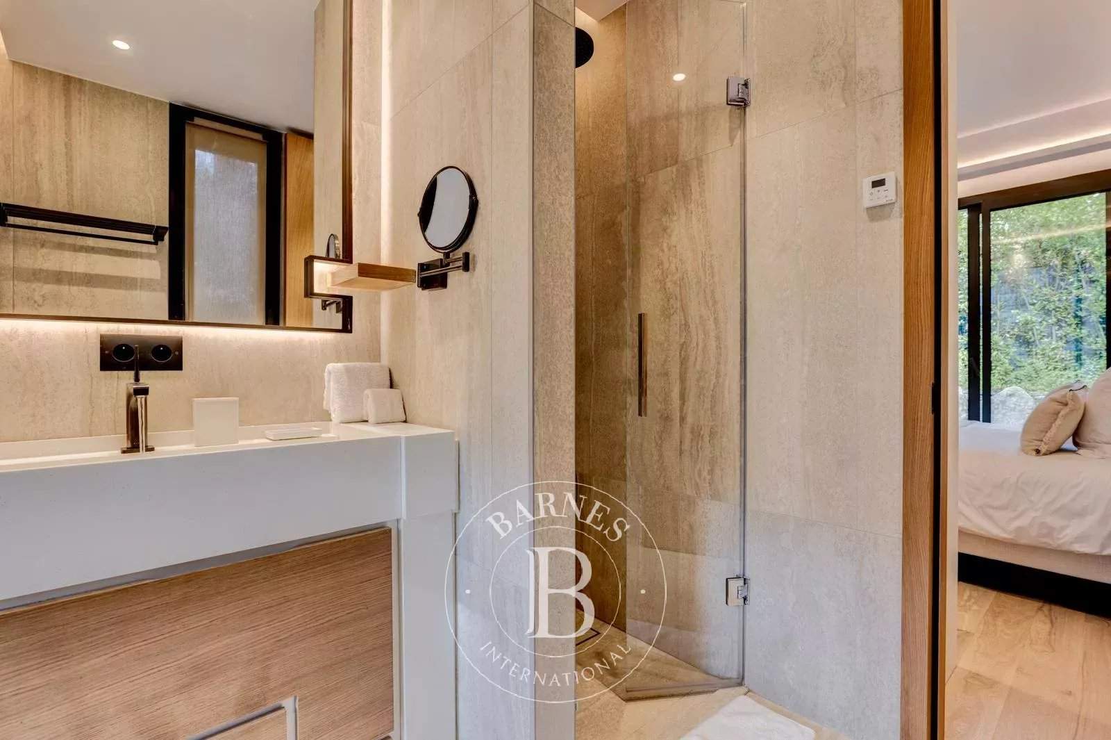 RAMATUELLE - NEW VILLA - 6 BEDROOMS + 2 STAFF - NEAR BEACH - SWIMMING POOL - GYM picture 3