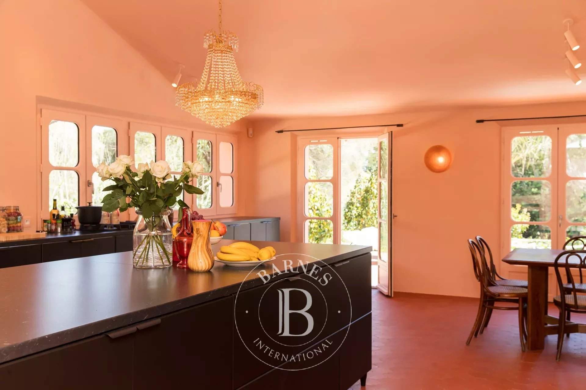 RAMATUELLE - ROUTE DES PLAGES - 6-BEDROOM VILLA - SWIMMING POOL picture 3