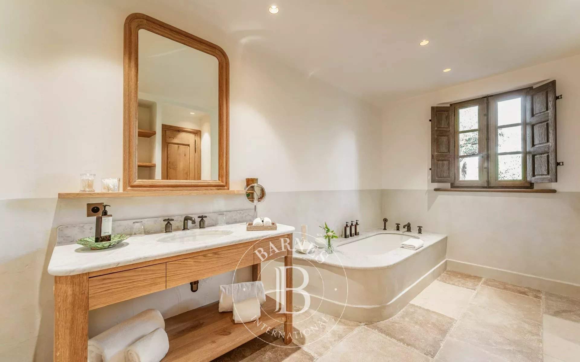 SAINT-TROPEZ - 9-BEDROOM VILLA - OPEN VIEW picture 14