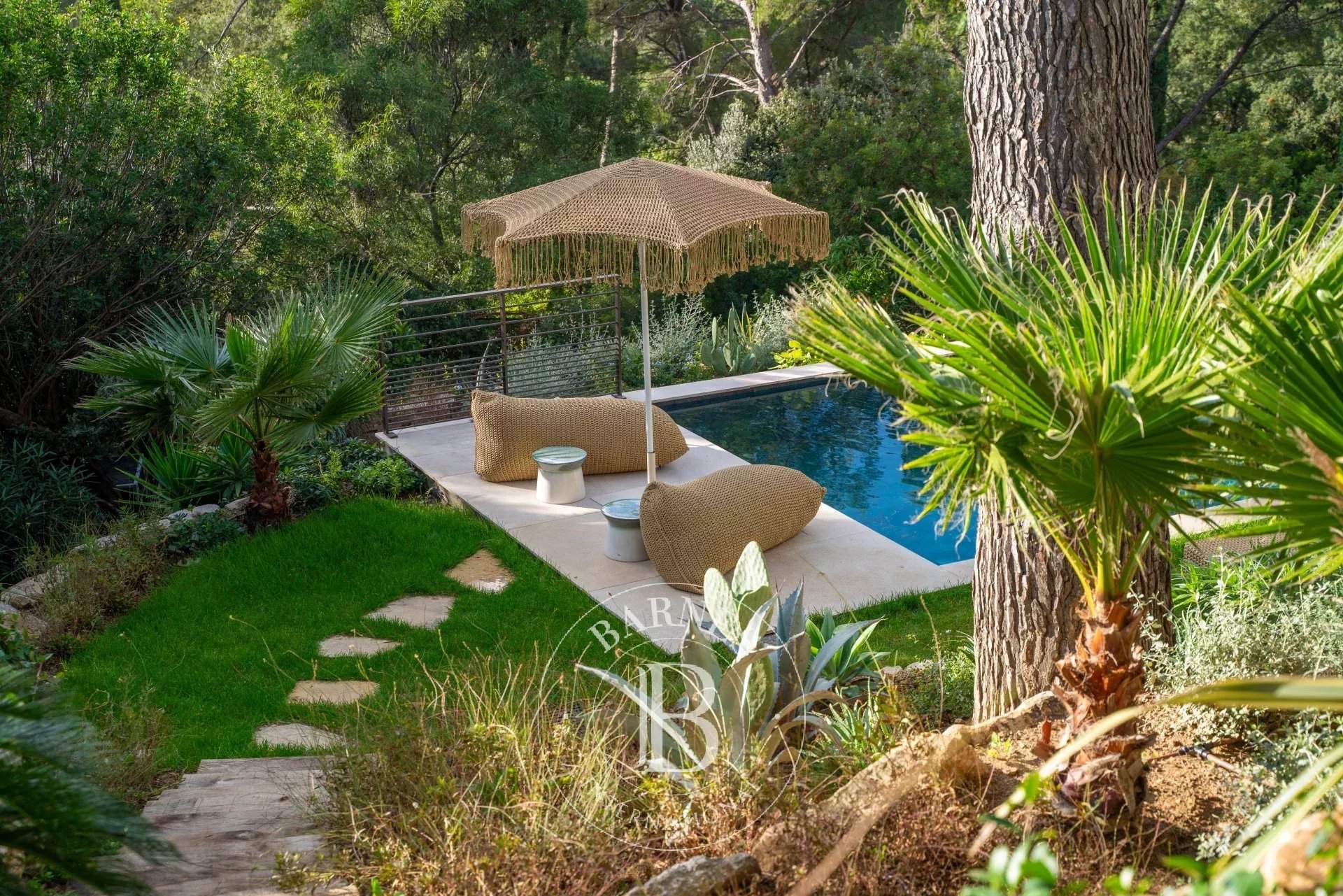 GIGARO - VILLA 6 CHAMBRES - PISCINE - VUE MER picture 2