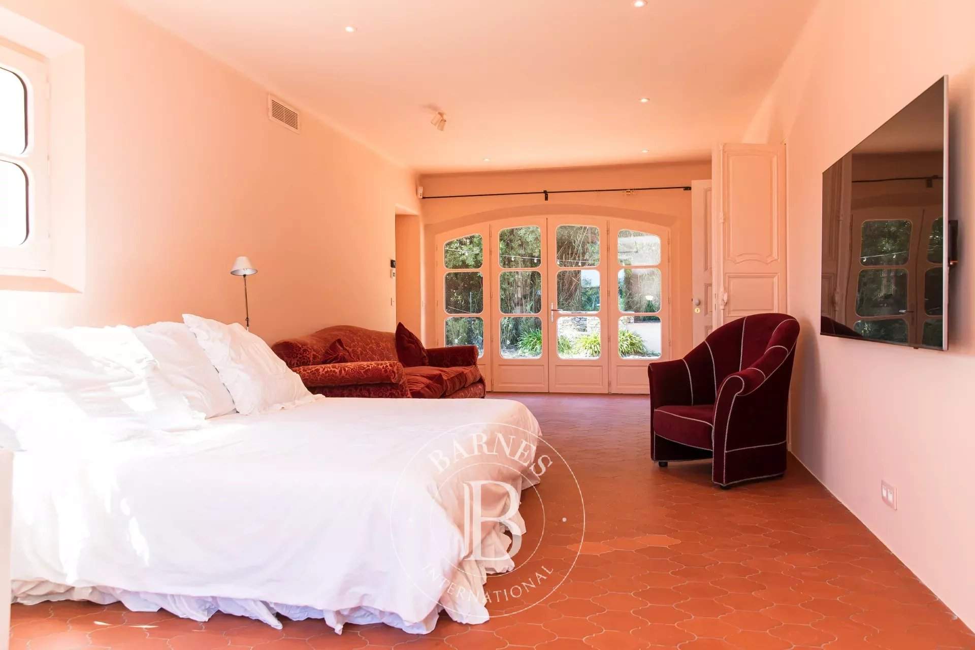 RAMATUELLE - ROUTE DES PLAGES - 6-BEDROOM VILLA - SWIMMING POOL picture 10