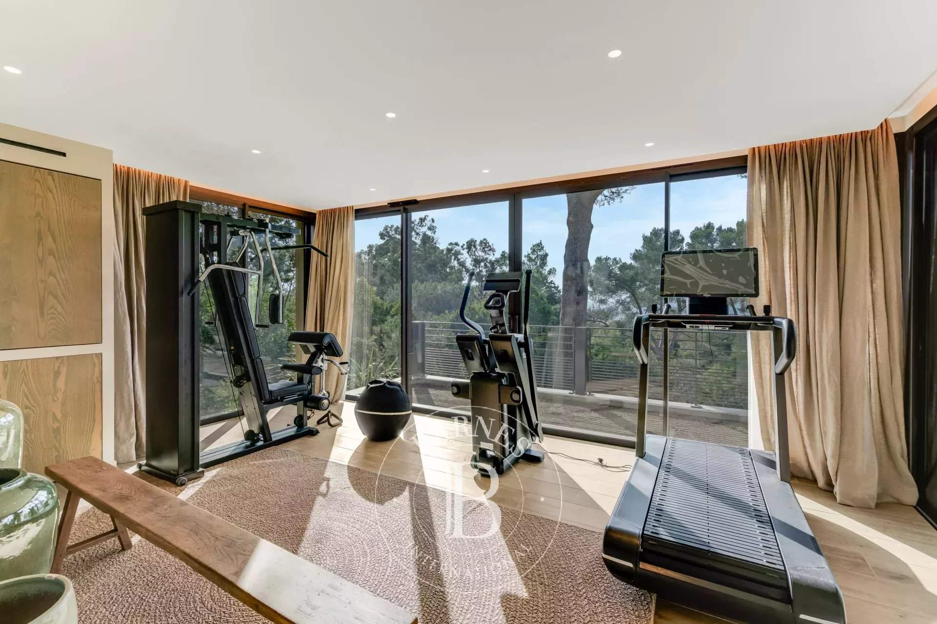 GIGARO - VILLA 6 CHAMBRES - PISCINE - VUE MER picture 15