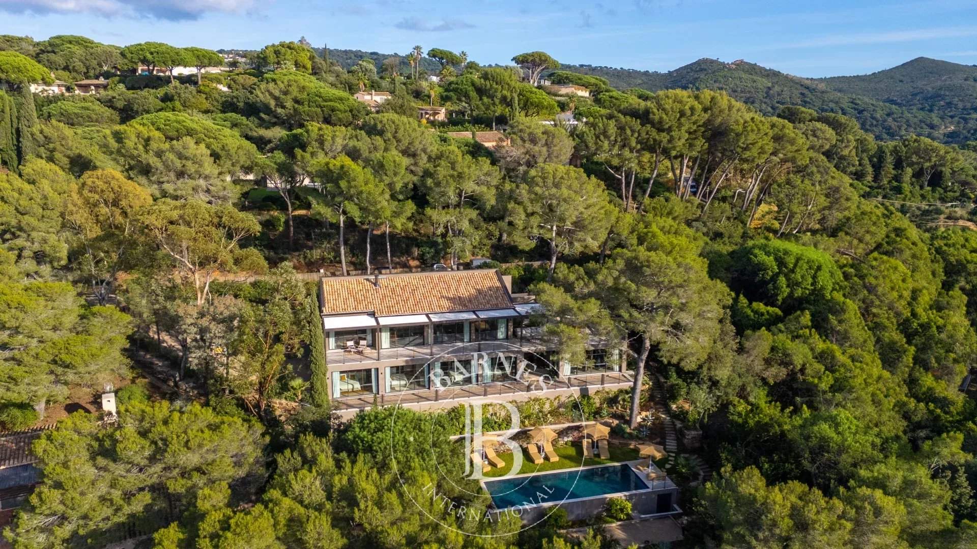 GIGARO - VILLA 6 CHAMBRES - PISCINE - VUE MER picture 18