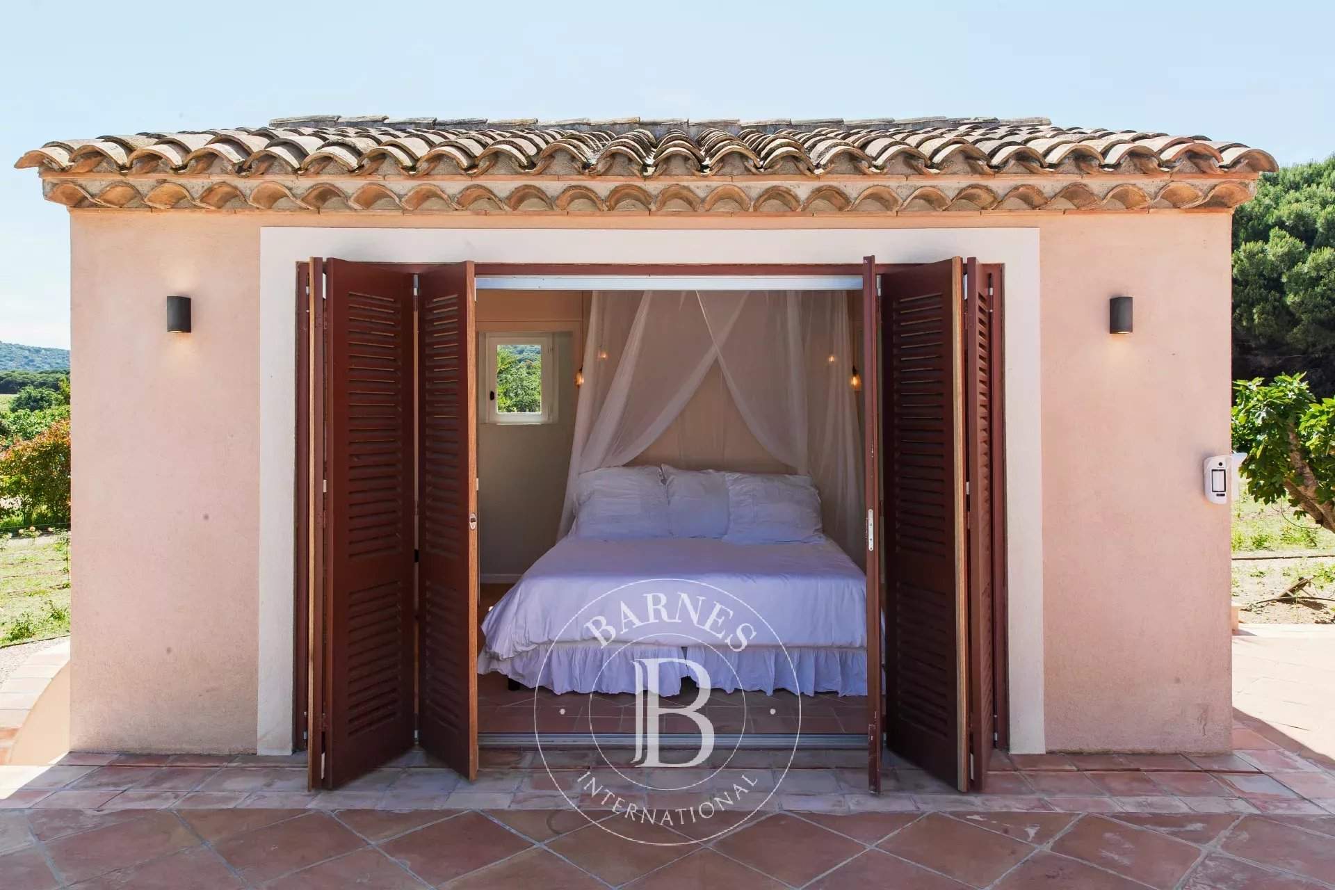 RAMATUELLE - ROUTE DES PLAGES - 6-BEDROOM VILLA - SWIMMING POOL picture 11