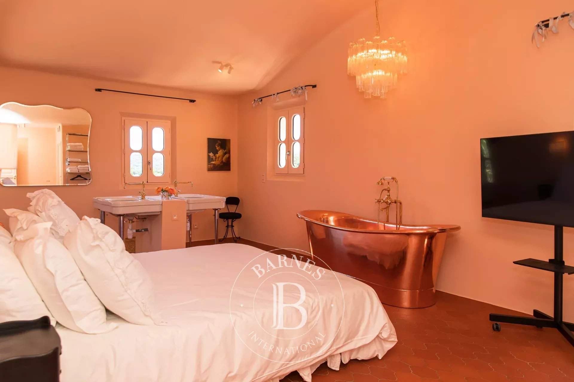 RAMATUELLE - ROUTE DES PLAGES - 6-BEDROOM VILLA - SWIMMING POOL picture 9