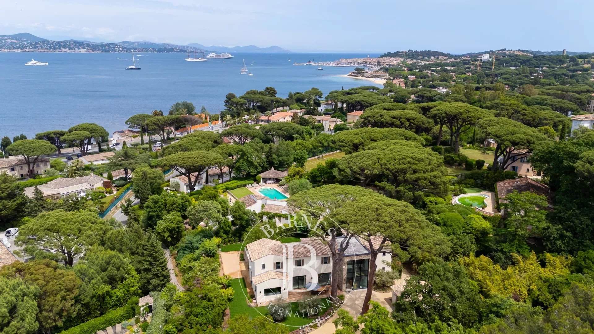 GASSIN - VILLA 5 CHAMBRES - PISCINE picture 19