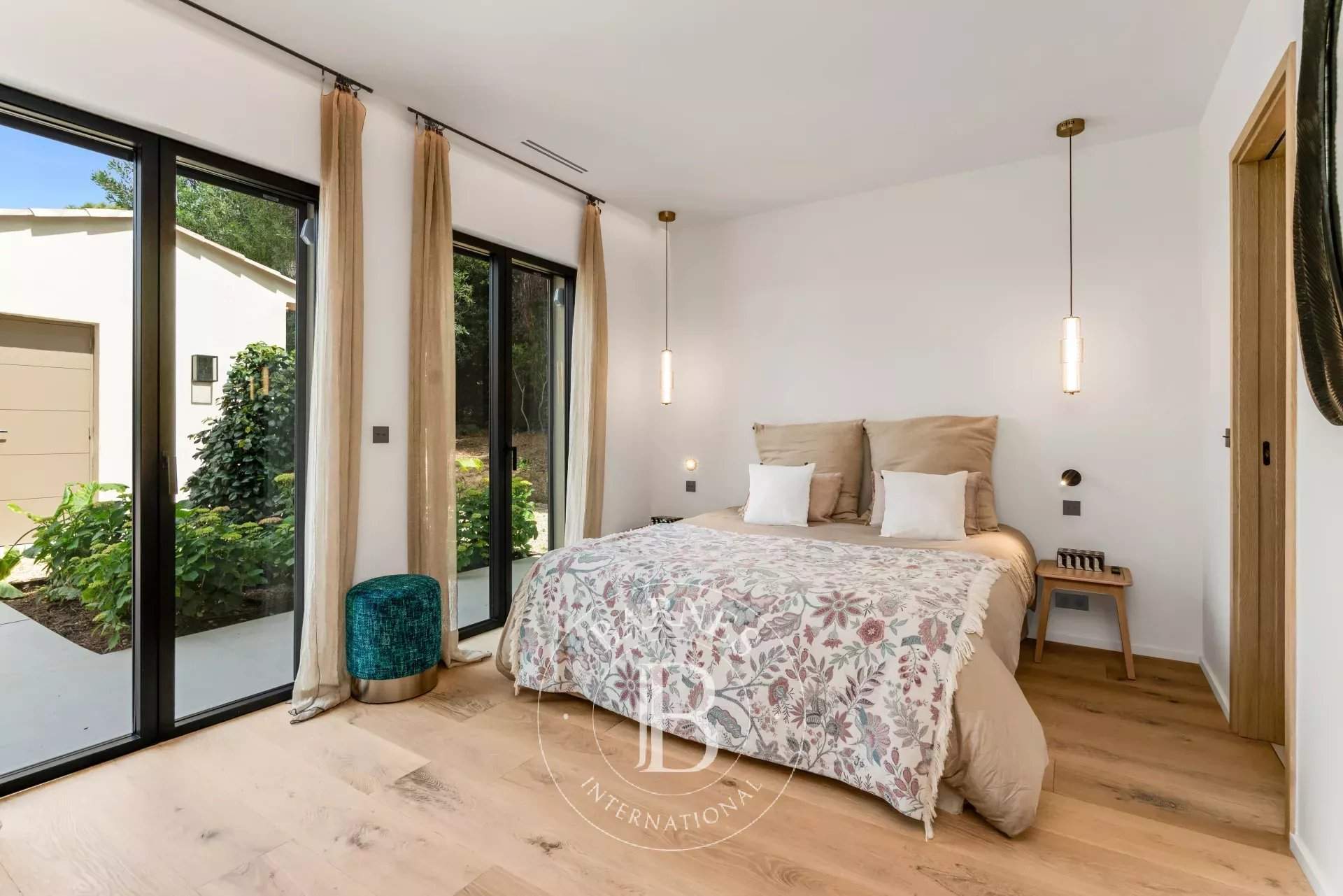 GASSIN - VILLA 5 CHAMBRES - PISCINE picture 13