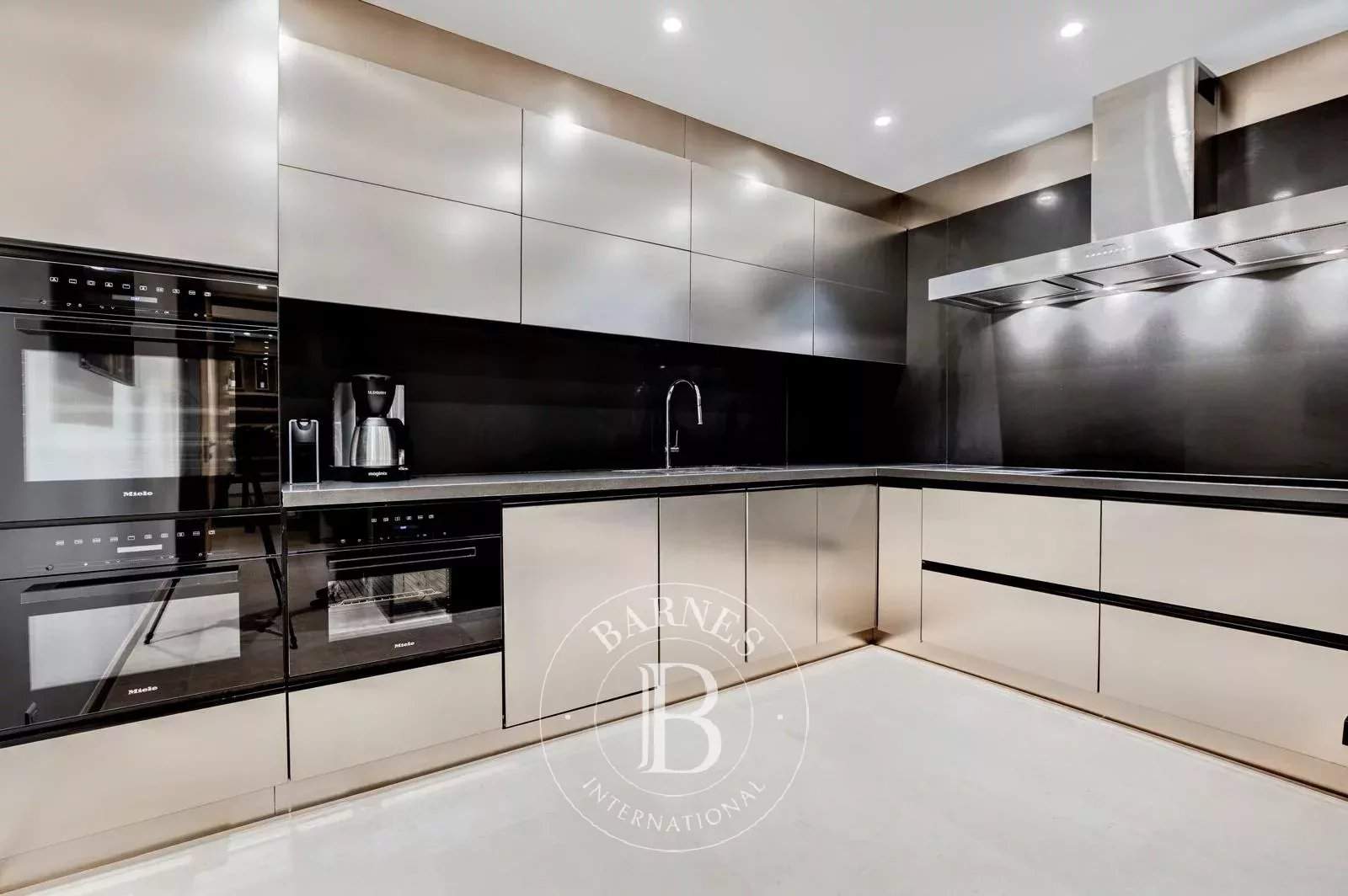 RAMATUELLE - NEW VILLA - 6 BEDROOMS + 2 STAFF - NEAR BEACH - SWIMMING POOL - GYM picture 6