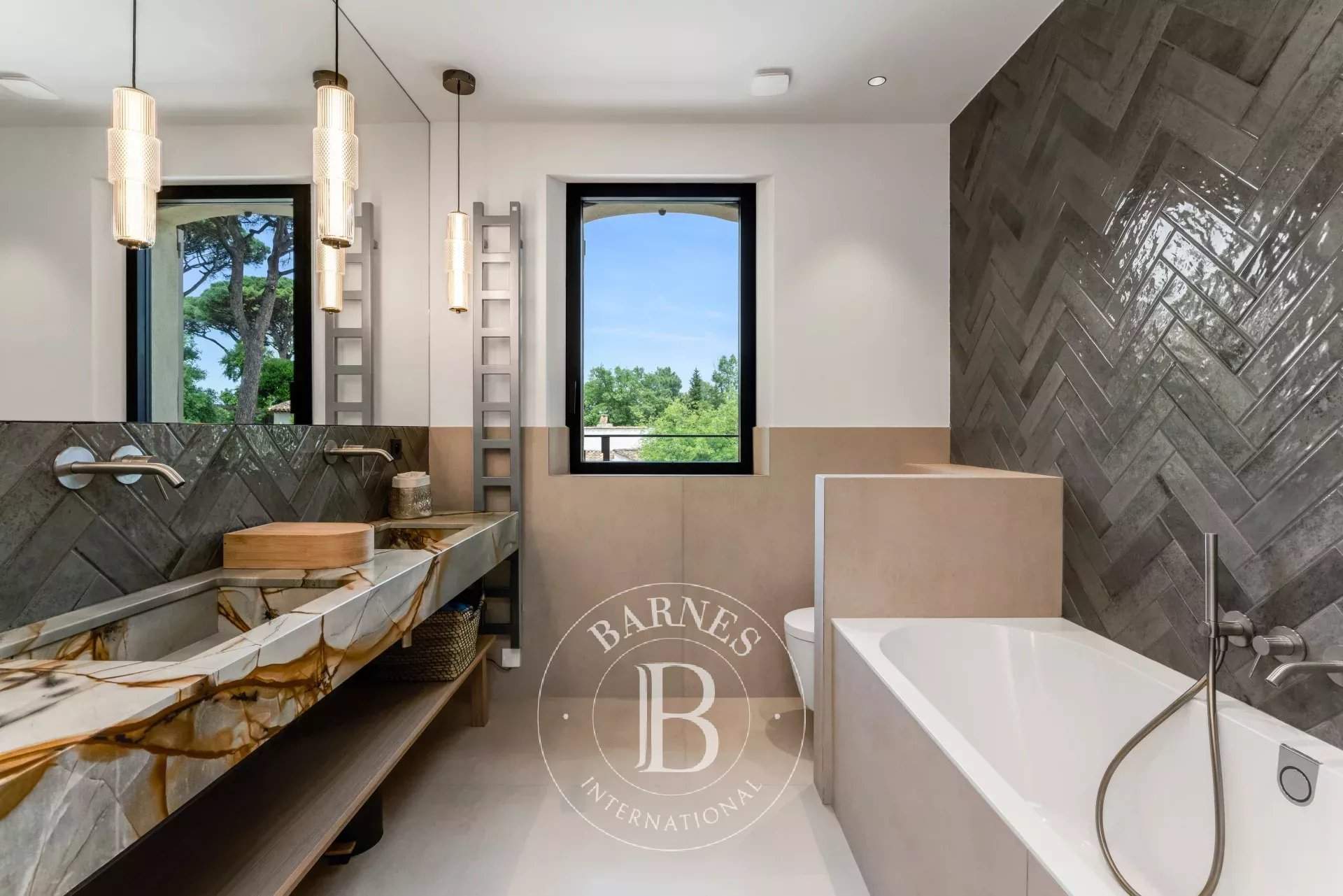 GASSIN - VILLA 5 CHAMBRES - PISCINE picture 10