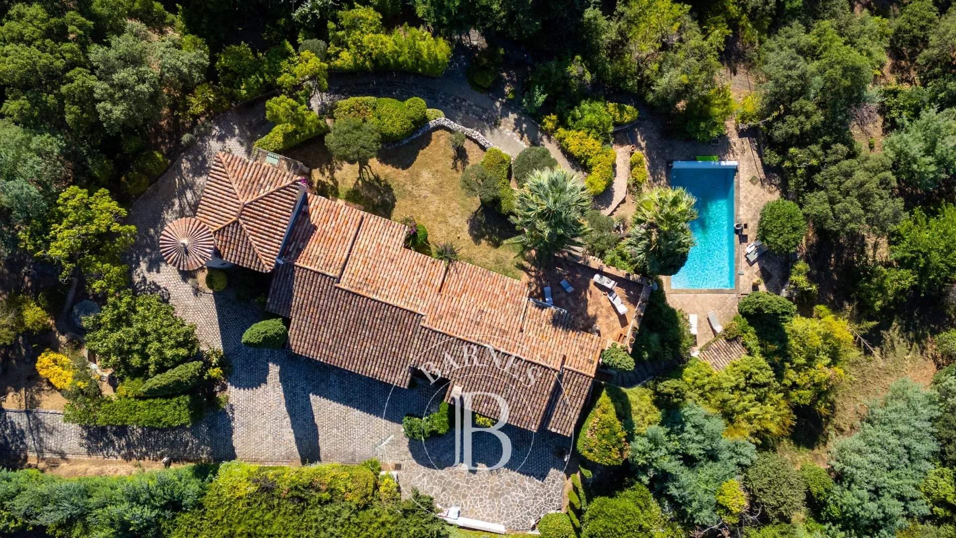 Grimaud  - Maison 8 Pièces 6 Chambres - picture 10