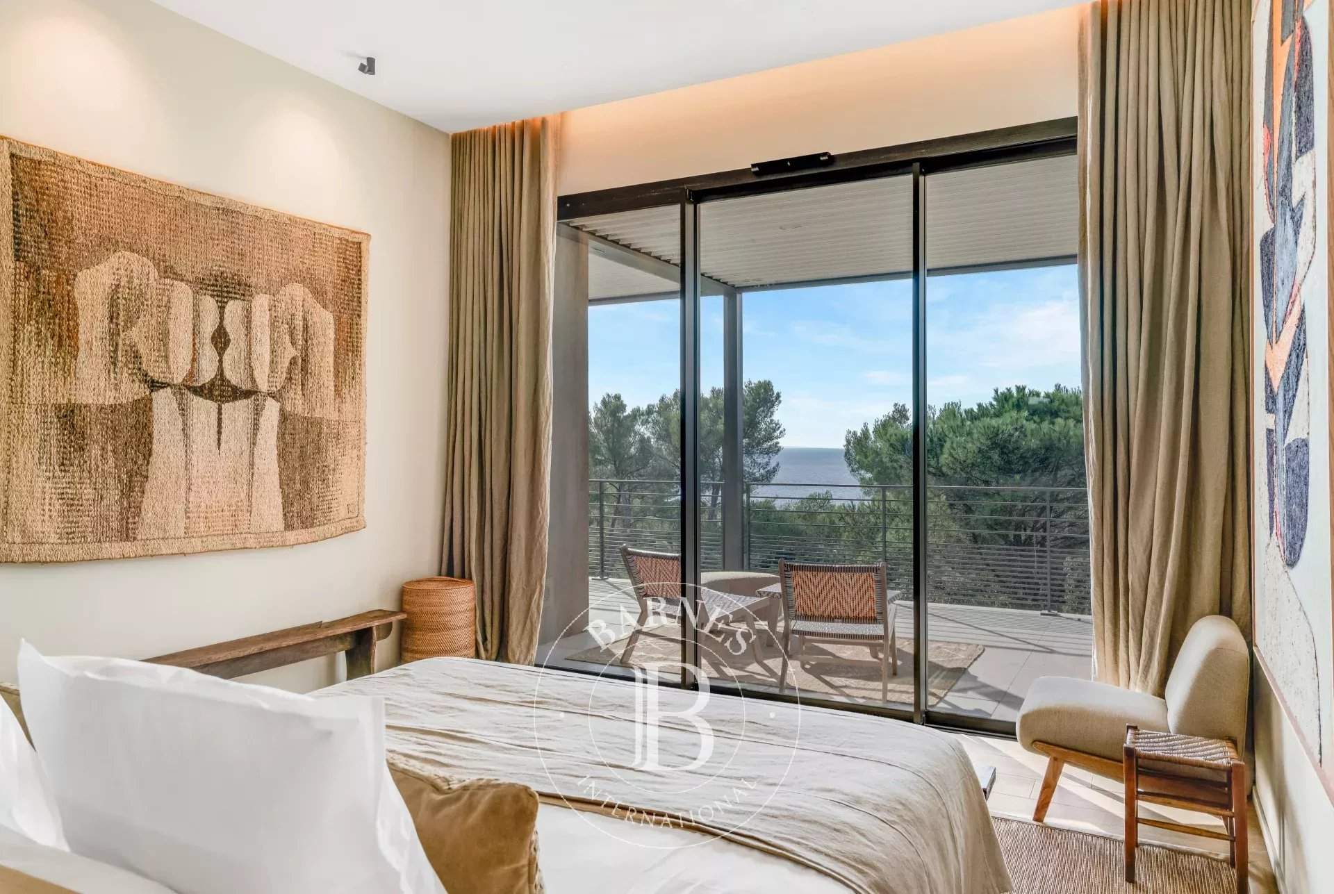 GIGARO - VILLA 6 CHAMBRES - PISCINE - VUE MER picture 6