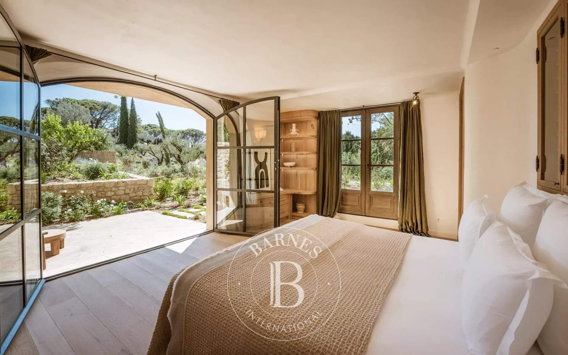 SAINT-TROPEZ - 9-BEDROOM VILLA - OPEN VIEW picture 9