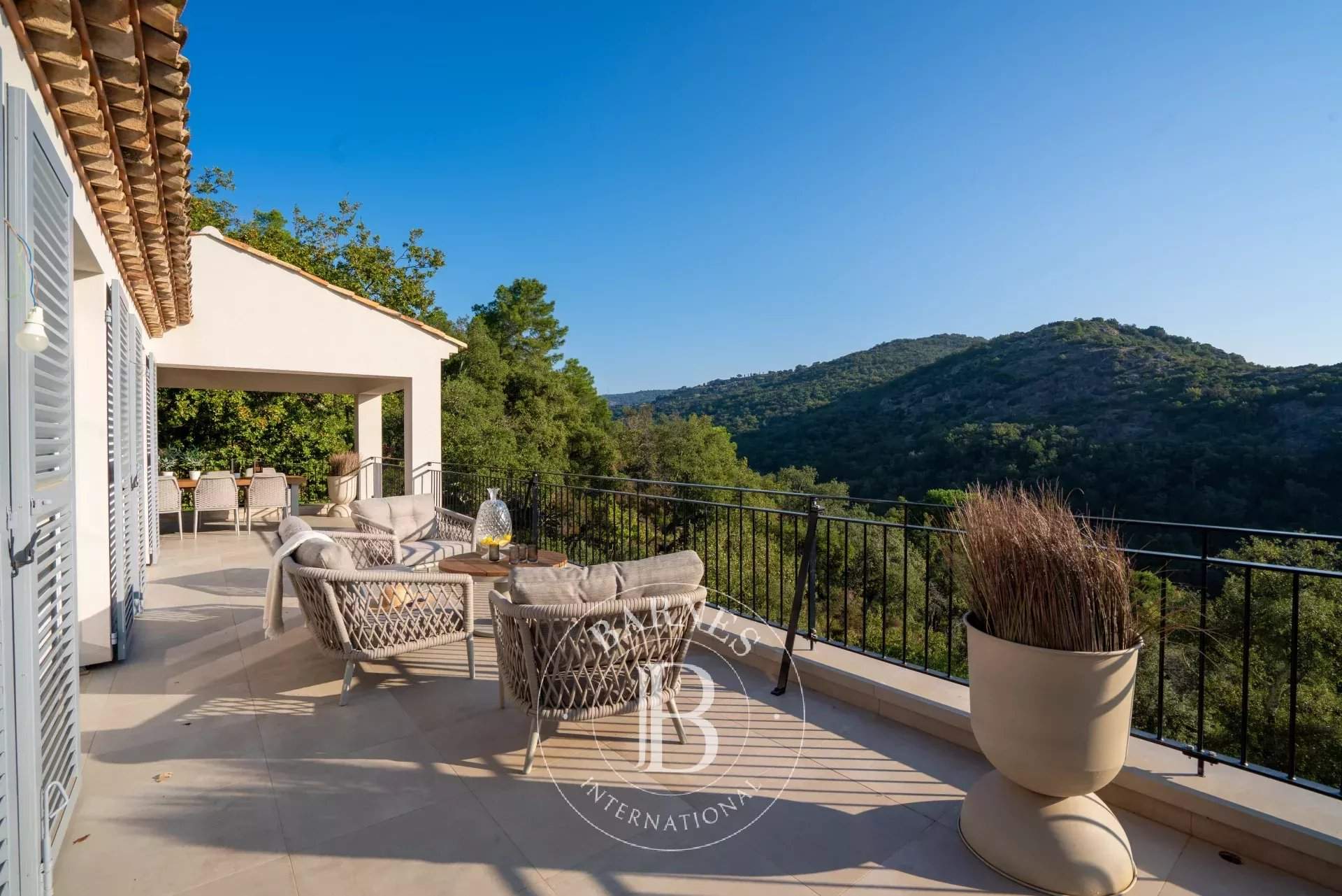 Grimaud  - Maison 7 Pièces 5 Chambres - picture 1