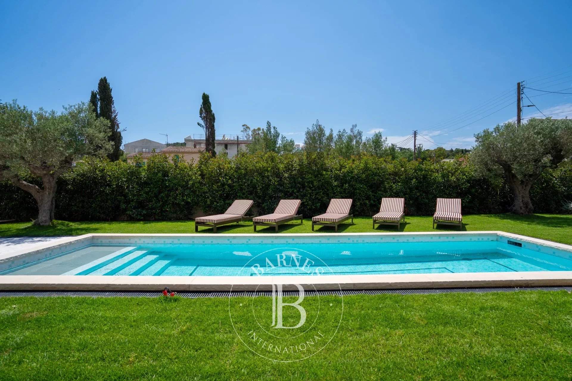VILLA SAINT-TROPEZ - 5 CHAMBRES - PISCINE - VILLAGE picture 2