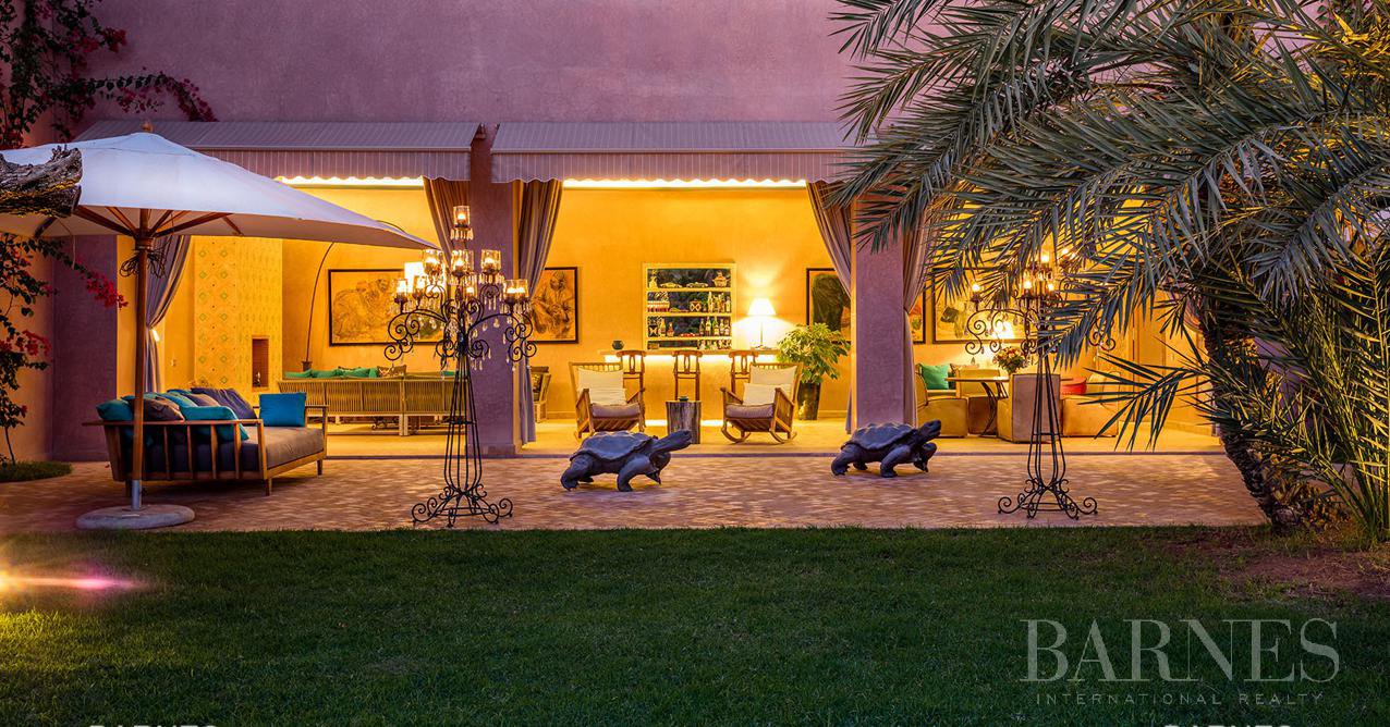 Luxurious seasonal prestigious villa for rent picture 2