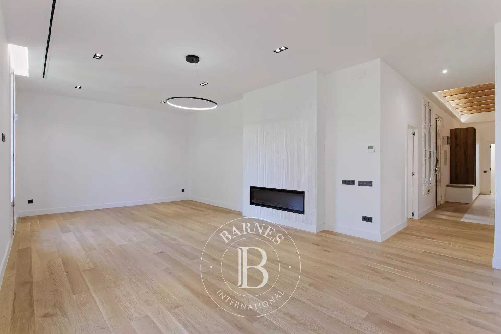 Barcelona  - Apartment 3 Bedrooms