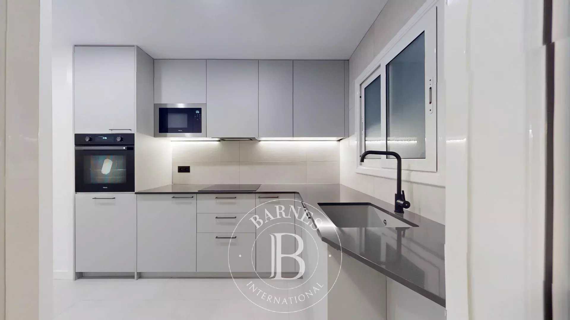 Barcelona  - Apartment 3 Bedrooms