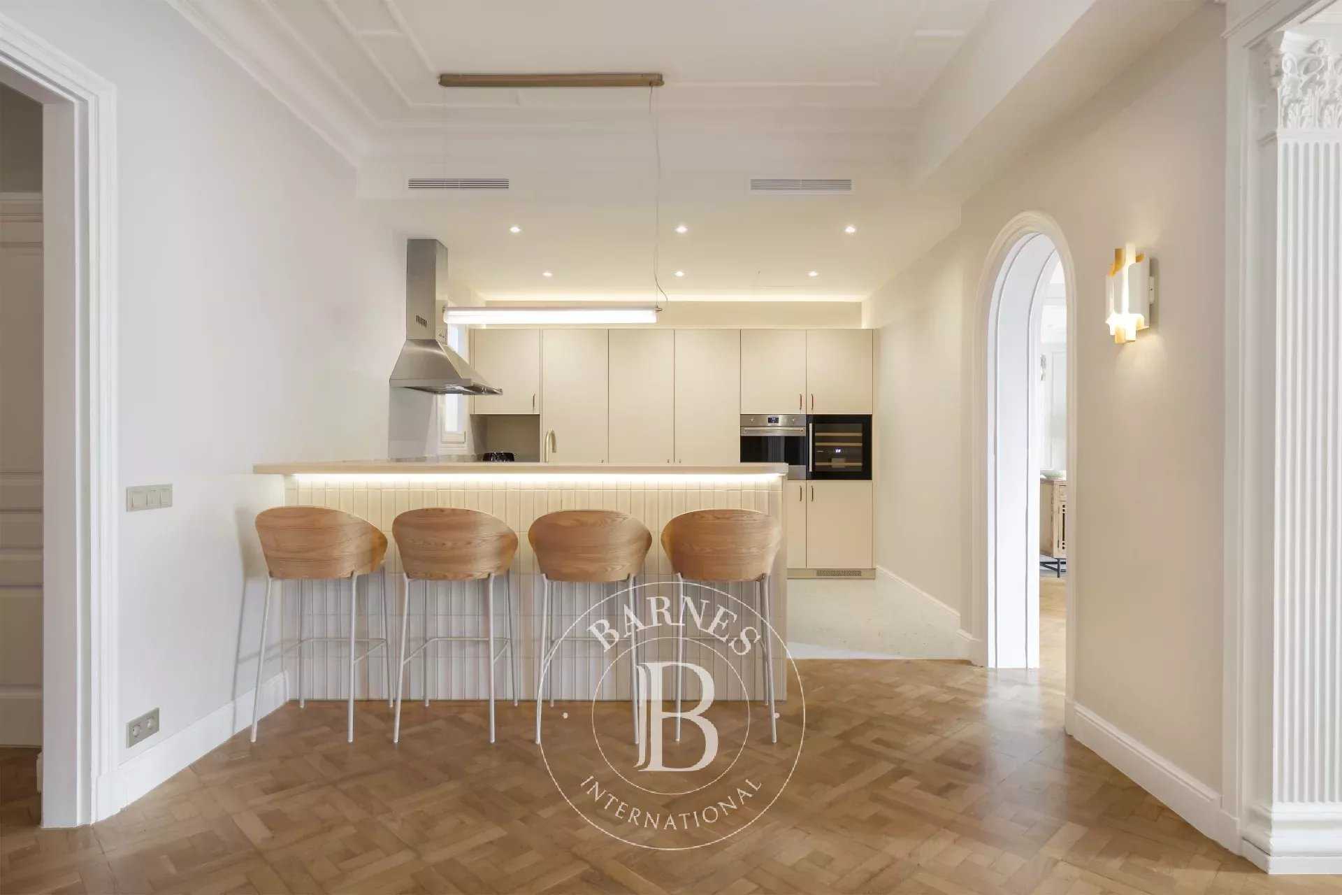 Barcelona  - Apartment 3 Bedrooms