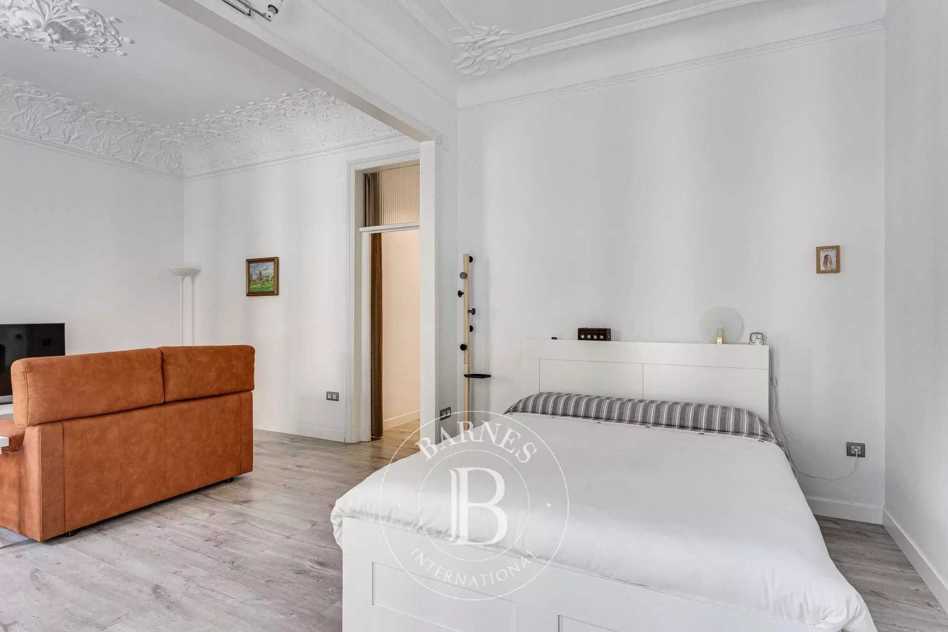 Barcelona  - Apartment 3 Bedrooms