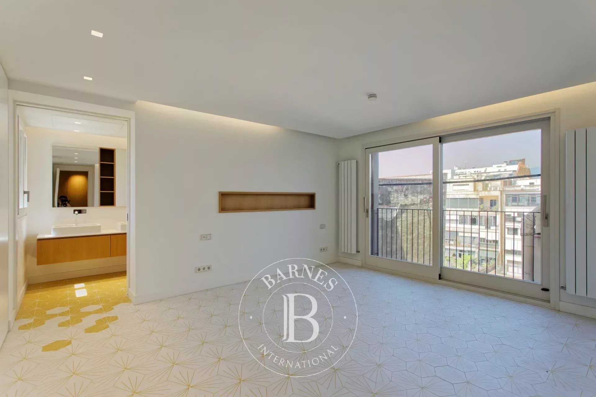 Barcelona  - Apartment 3 Bedrooms