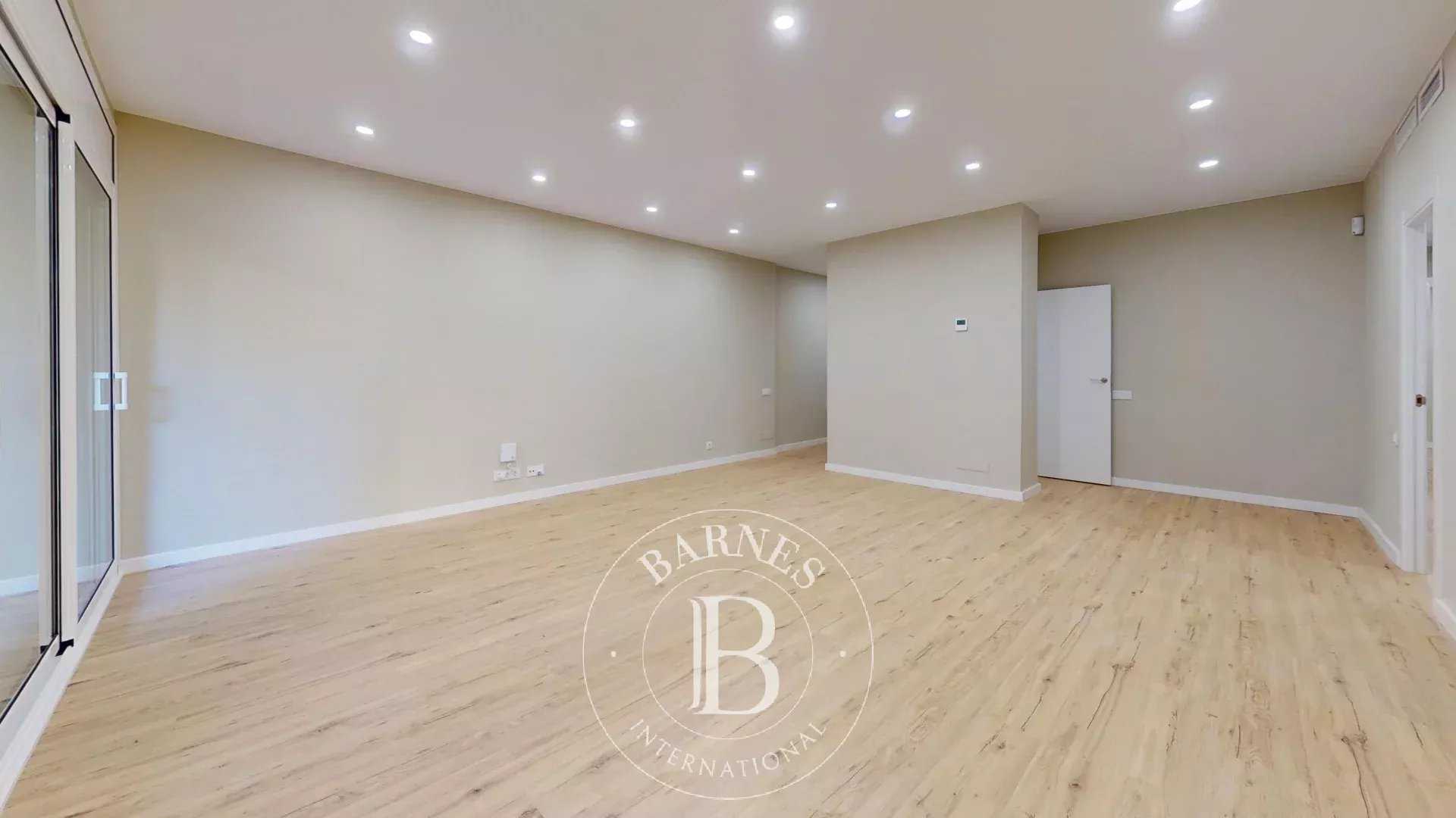 Barcelona  - Apartment 3 Bedrooms