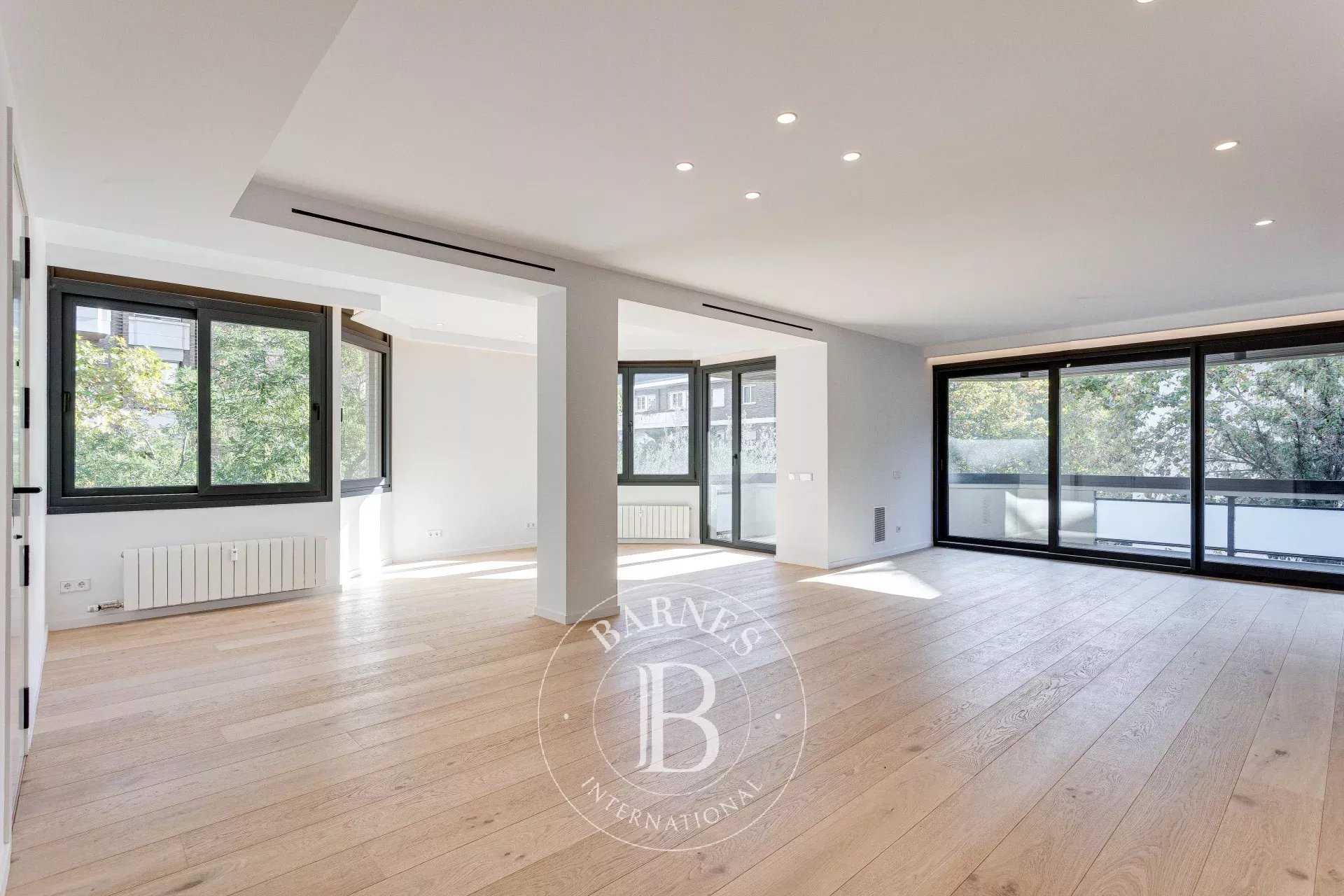 Barcelona  - Apartment 4 Bedrooms