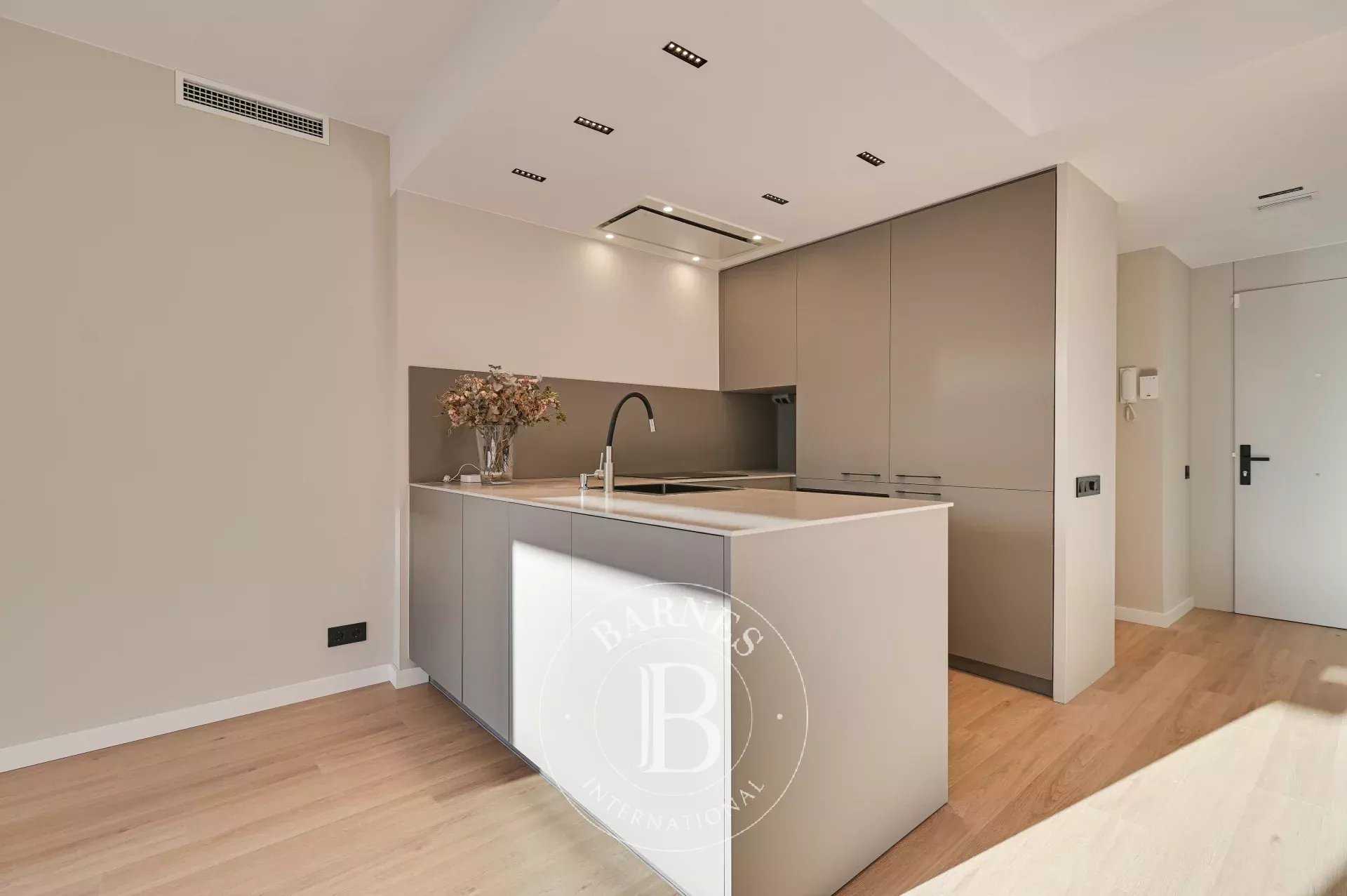 Barcelona  - Apartment 3 Bedrooms