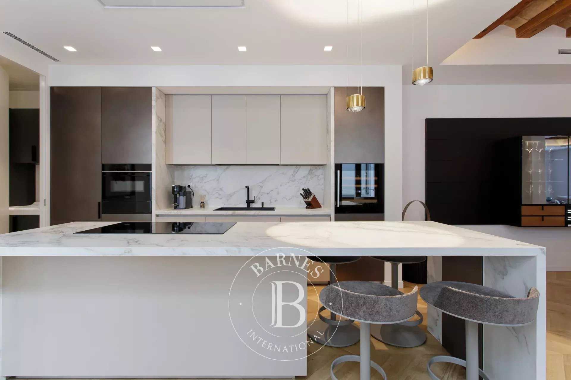 Barcelona  - Apartment 3 Bedrooms