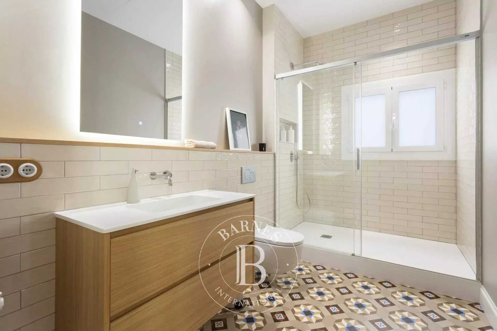 Barcelona  - Apartment 3 Bedrooms