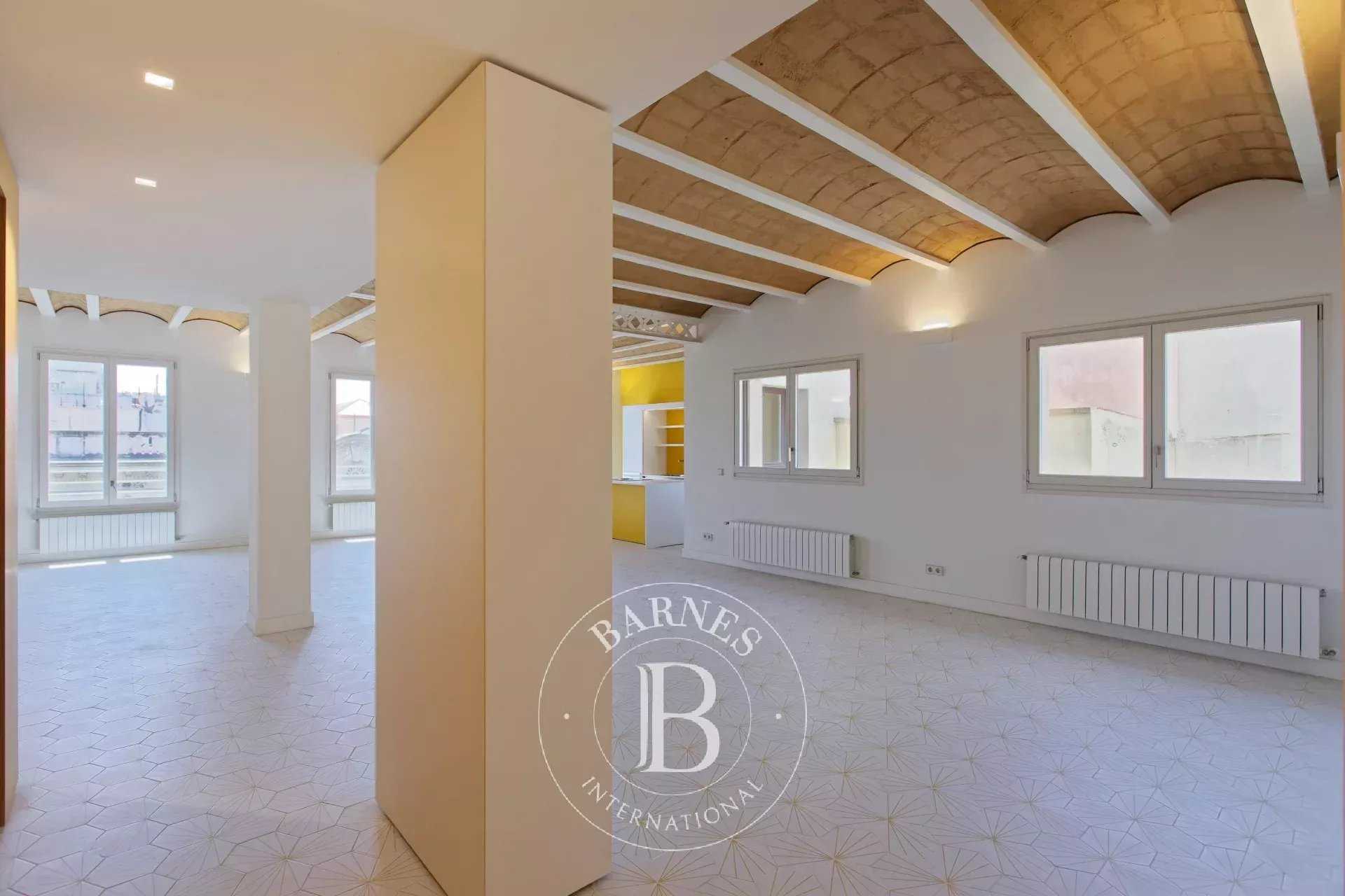 Barcelona  - Apartment 3 Bedrooms