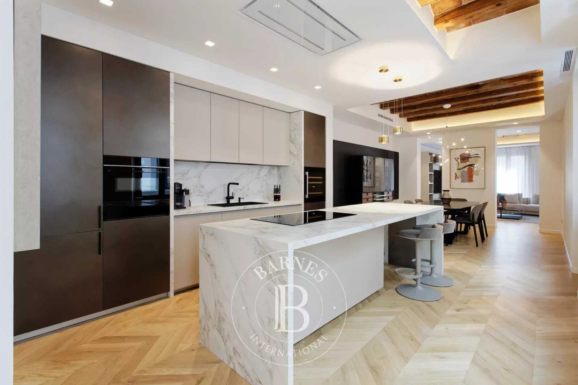 Barcelona  - Apartment 3 Bedrooms