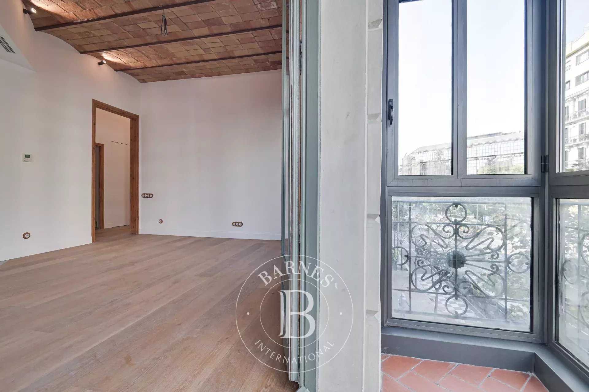 Barcelona  - Apartment 3 Bedrooms