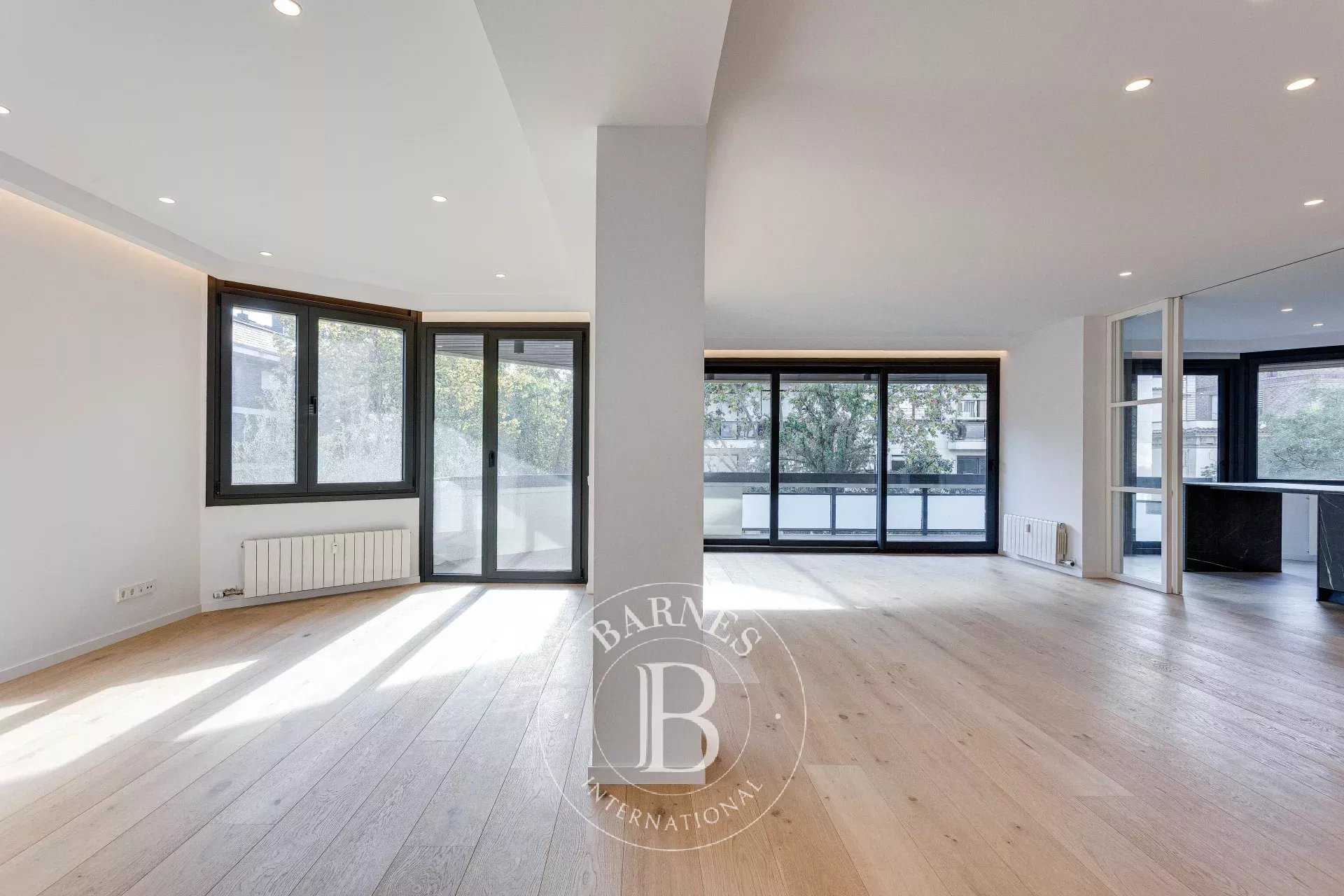 Barcelona  - Apartment 4 Bedrooms