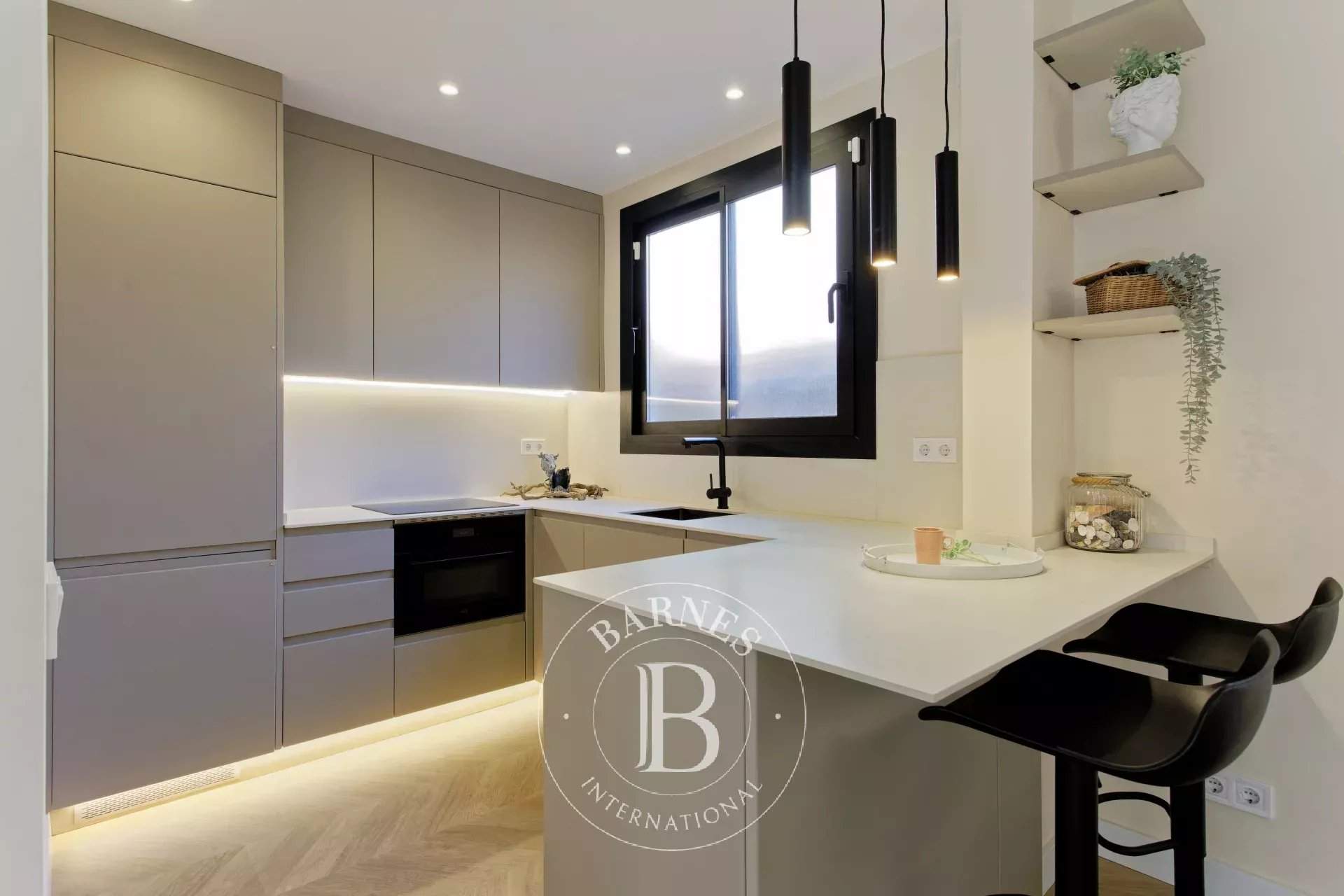 Barcelona  - Piso  - picture 12