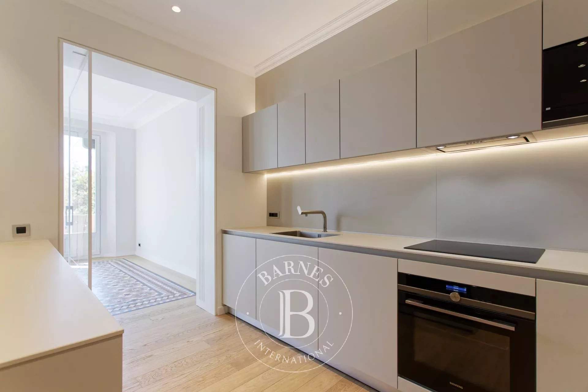 Barcelona  - Piso  - picture 12